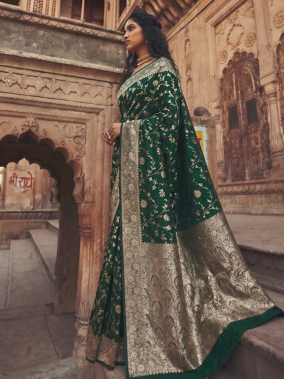 Tarani Surekha green Art Silk saree side view with floral zari weaving and designer border