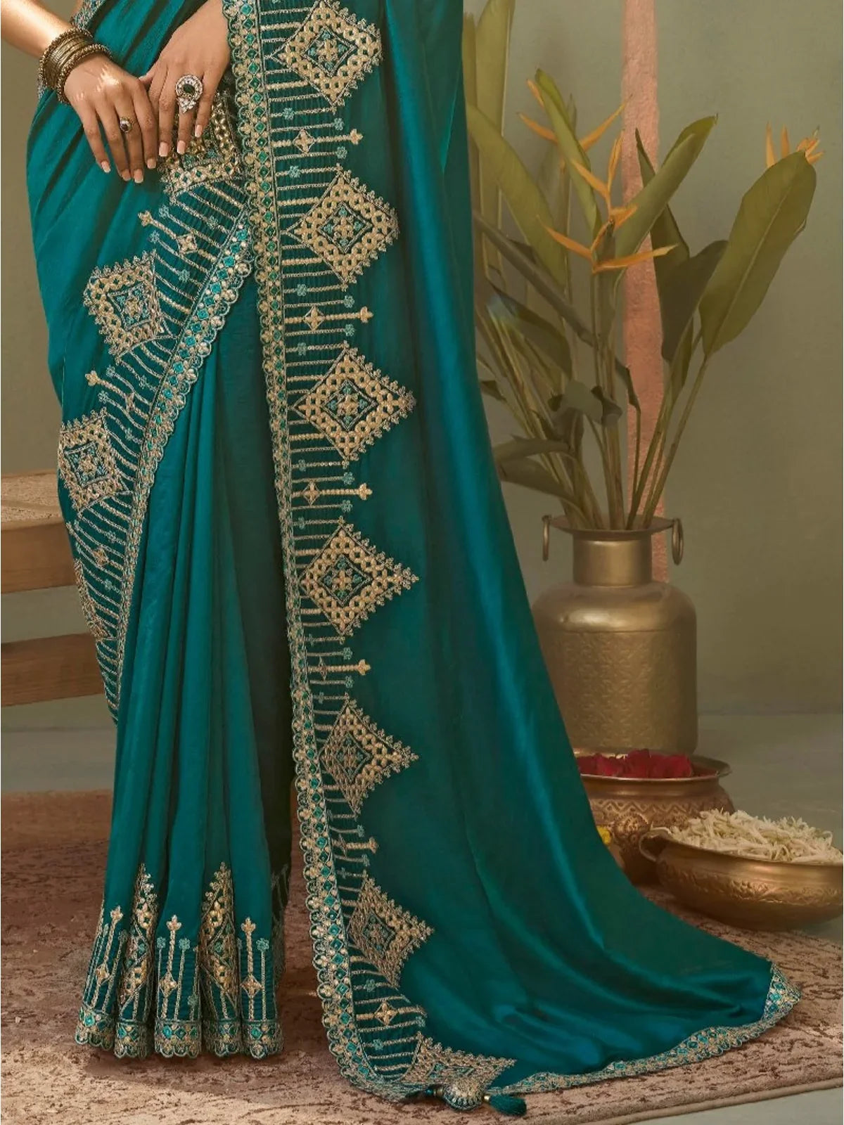 Tarani teal bamber silk saree border and pallu view highlighting fine detailing