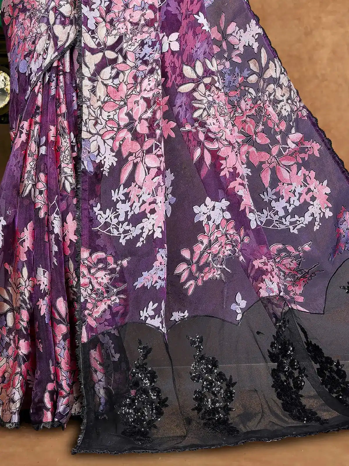 Tarani Navanshi purple Brasso saree pallu view with floral print and embellished border