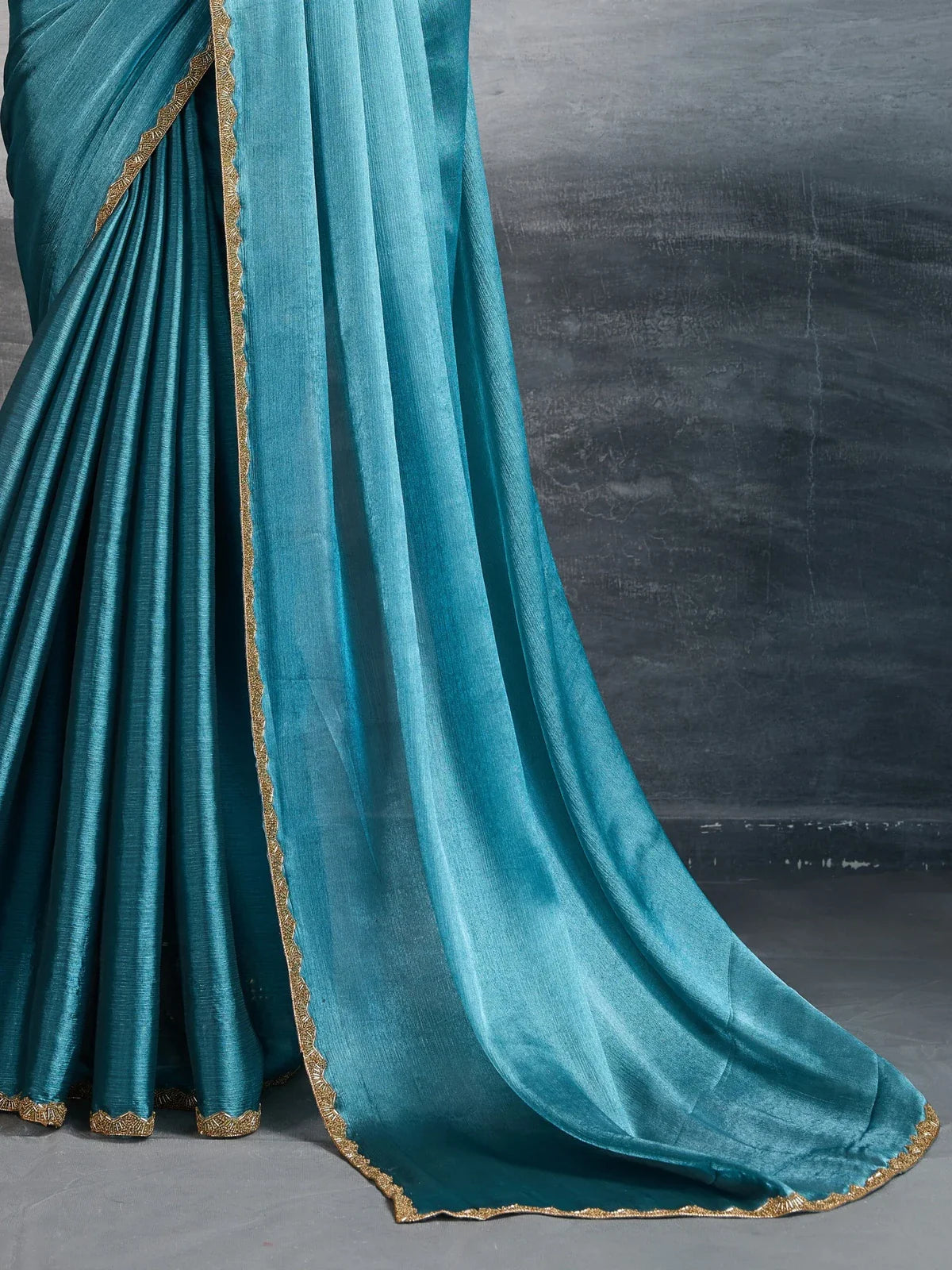 Tarani Burberry chiffon saree pallu view showing border detailing and fabric flow