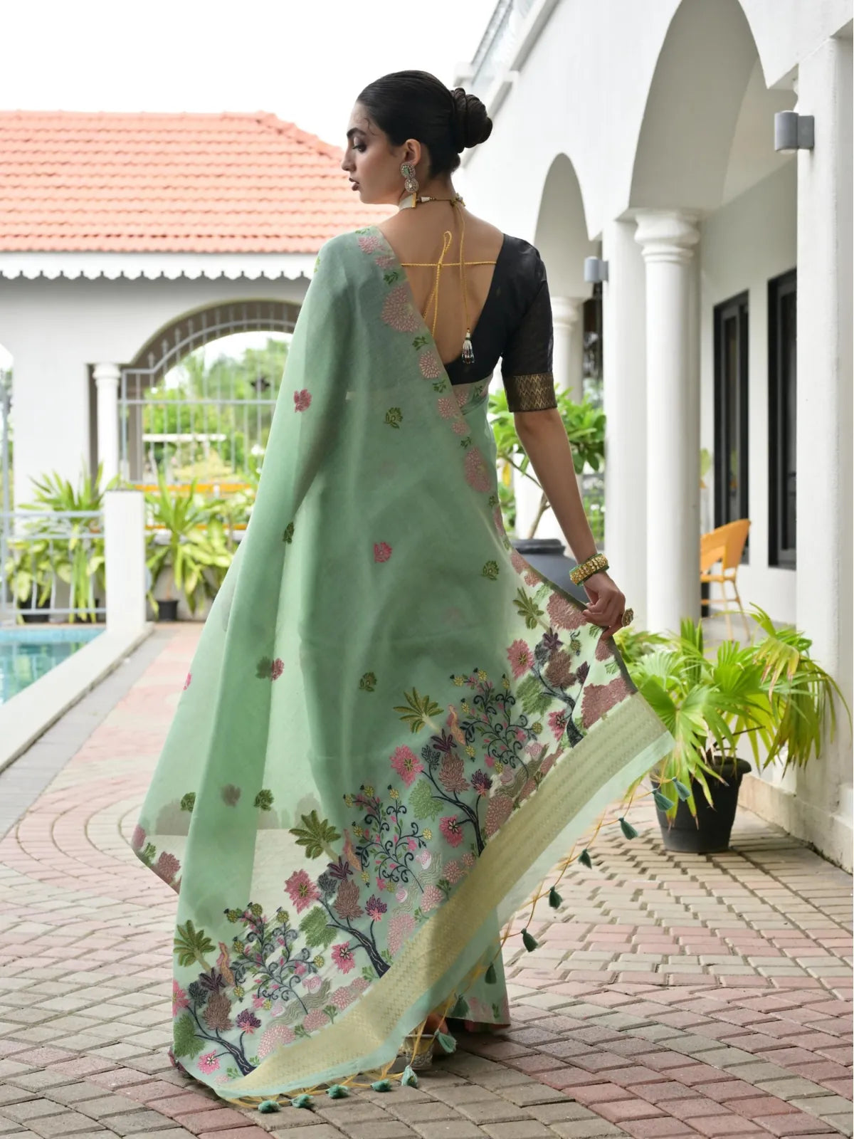 Tarani dhanashri Green Cotton saree drape detail view for festive party and wedding wear