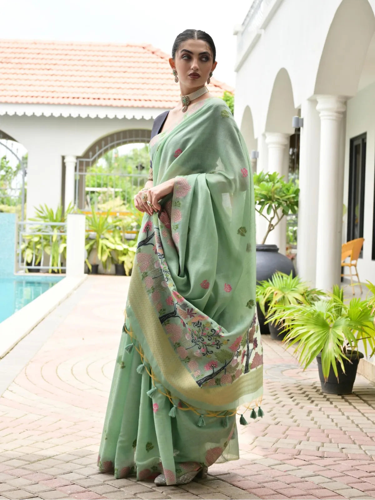 Tarani dhanashri Green Cotton saree fabric detail view for festive party and wedding wear