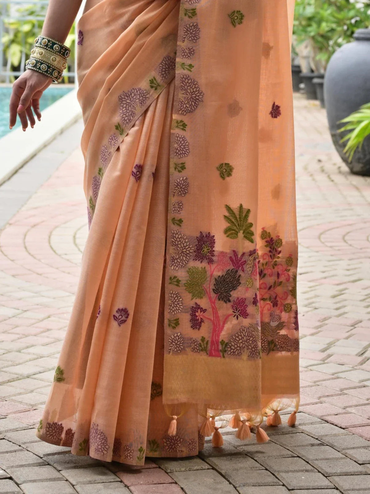 Tarani kankana Peach Chanderi saree close up view for festive party and wedding wear