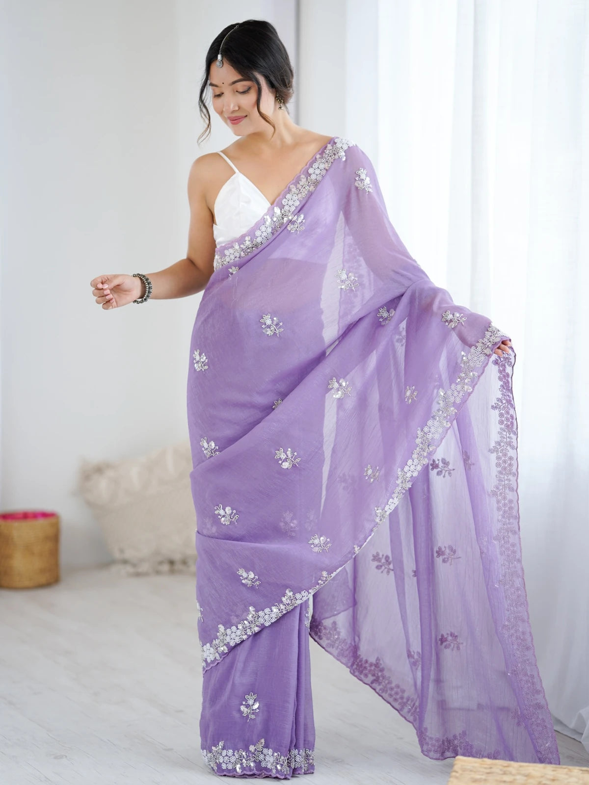 Tarani lavender Chiffon Crush saree pallu view with delicate embellishment and sheer elegance