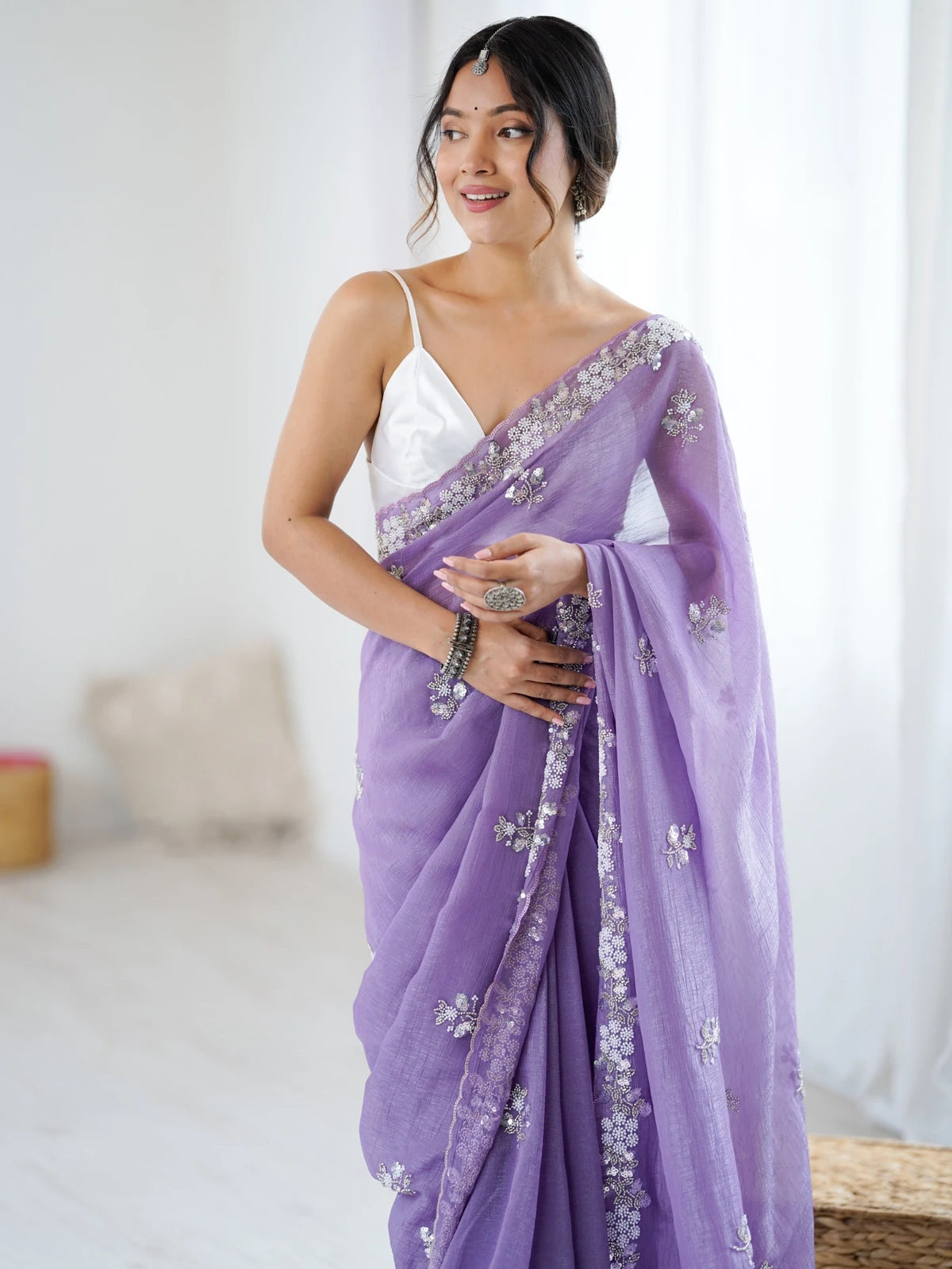 Tarani lavender Chiffon Crush saree upper body view with embroidered border and elegant drape