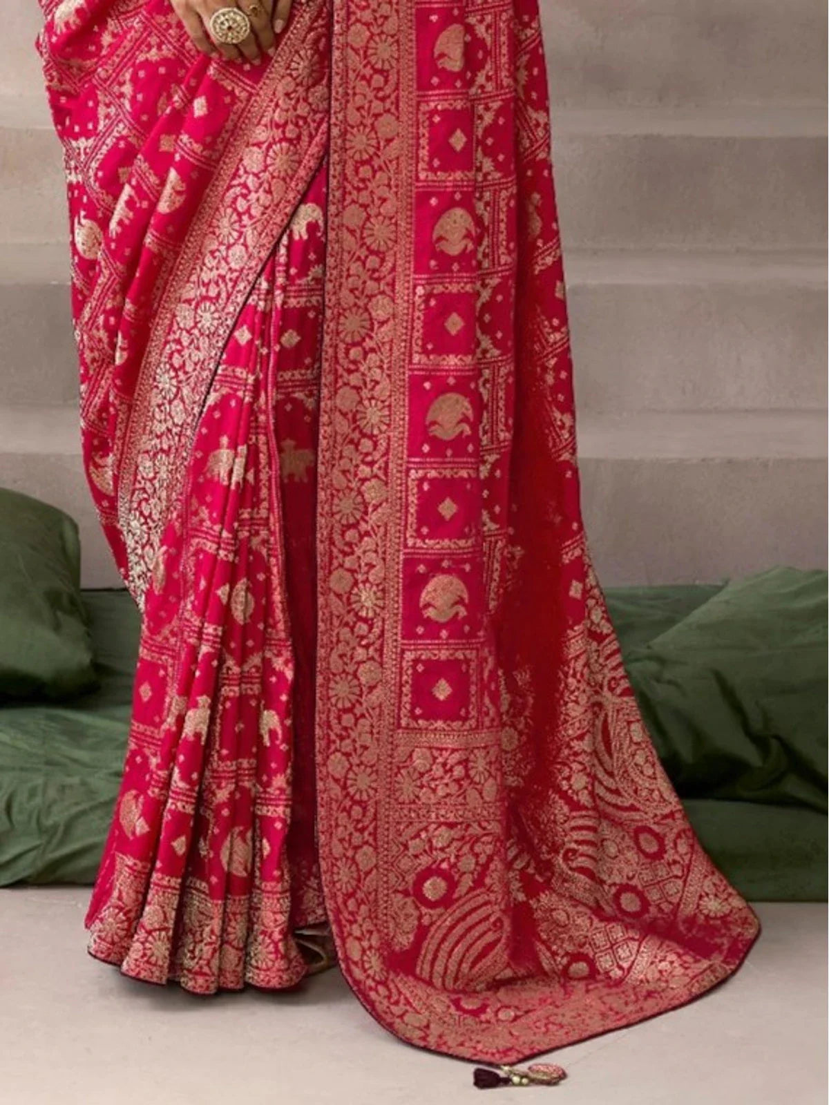 Tarani harshada Pink Chiffon Silk saree close up view for festive party and wedding wear