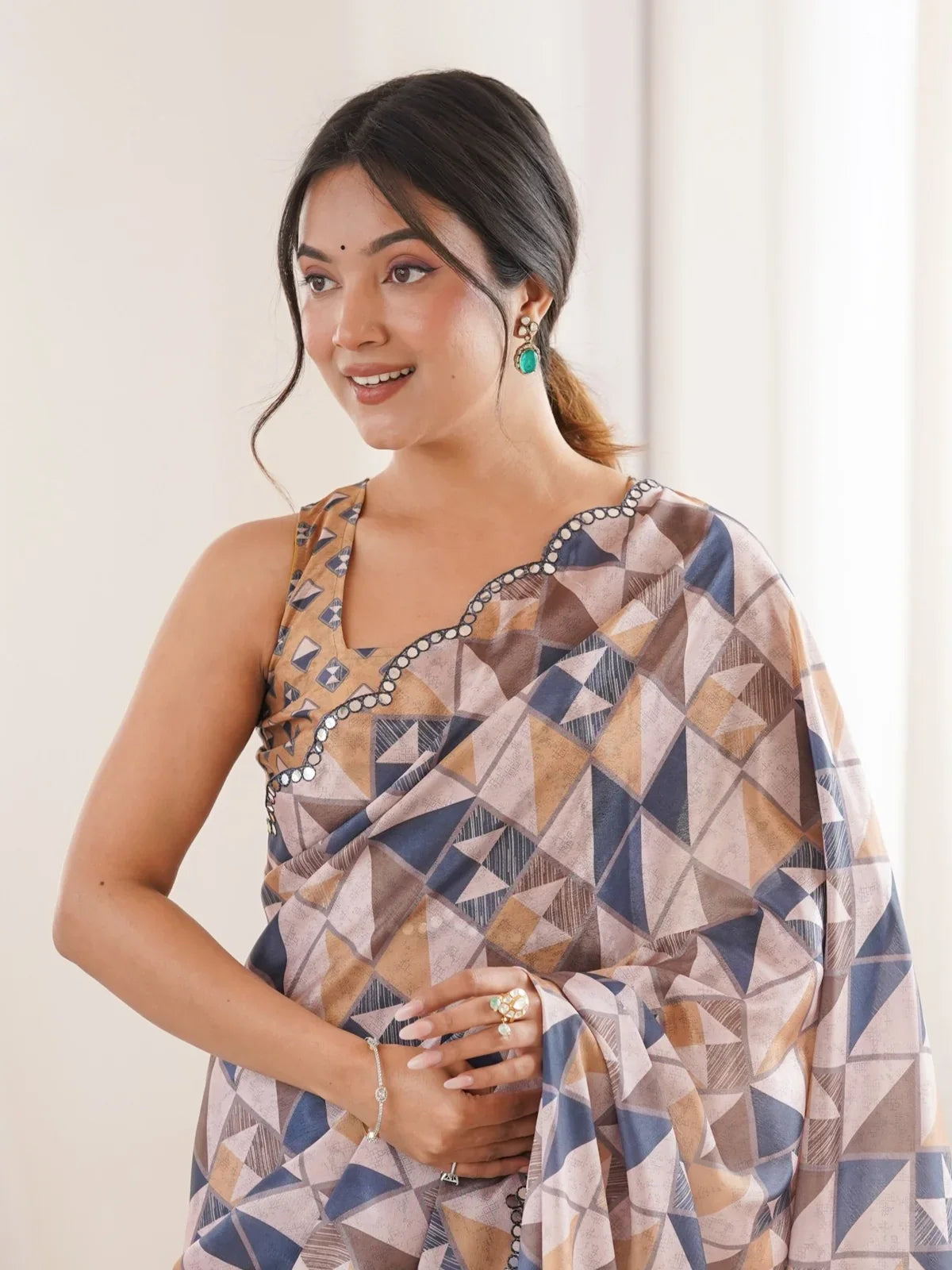 Tarani beige chinnon saree upper body view with mirror work border