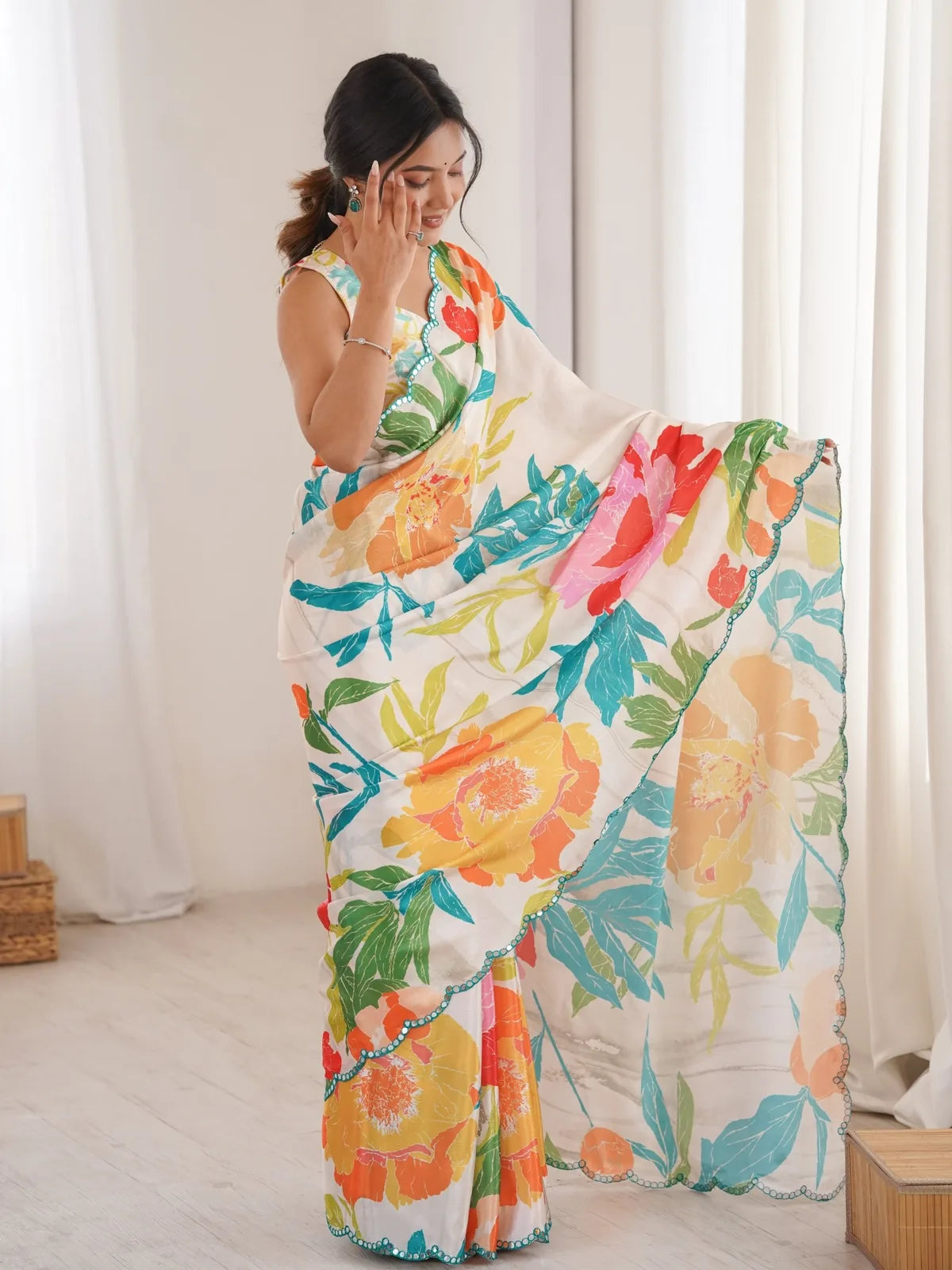 Tarani off white printed chinnon saree pallu and border detail view