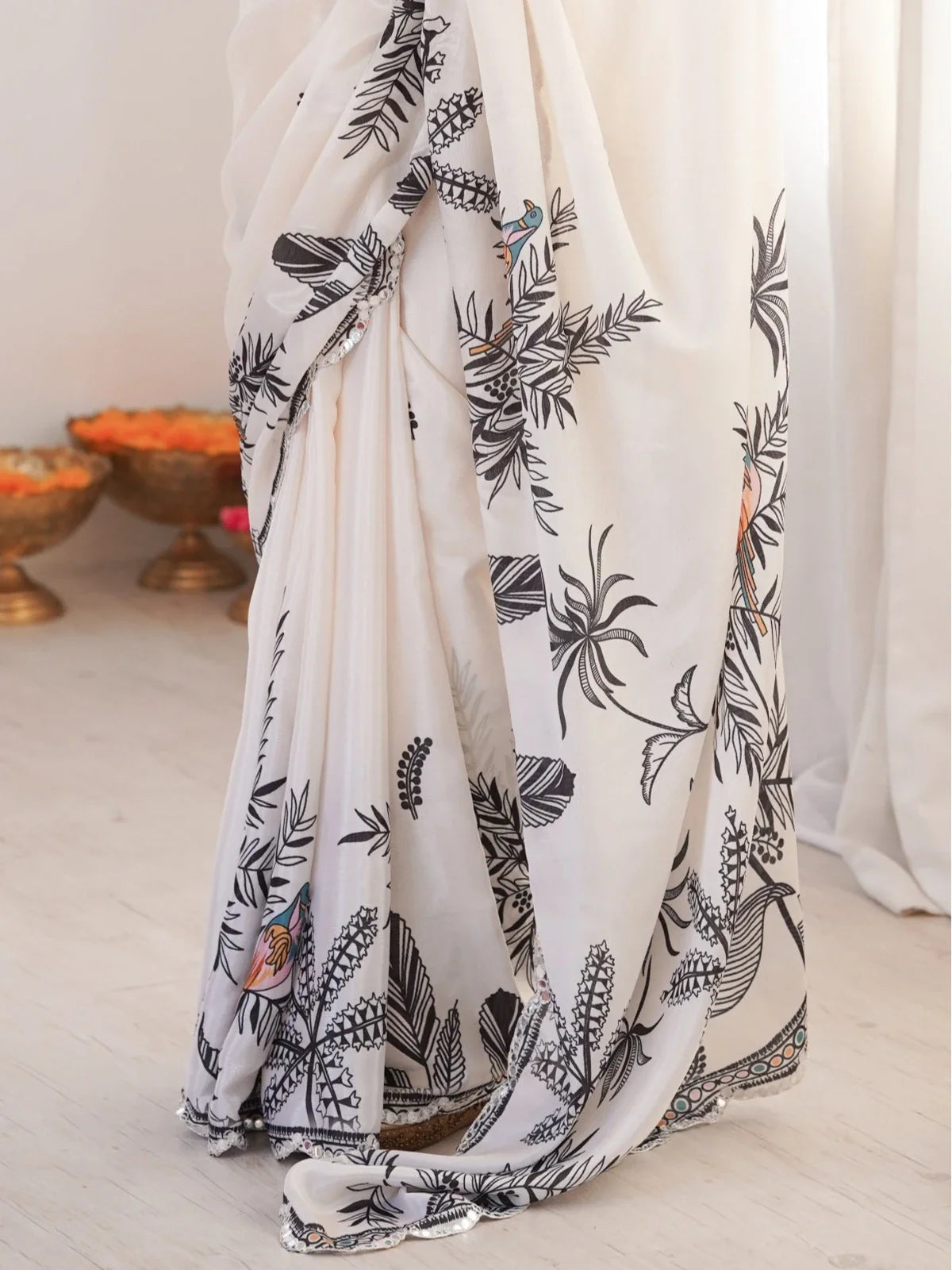 Tarani white saree pallu and print detailing in soft chinnon fabric - Tanujitika