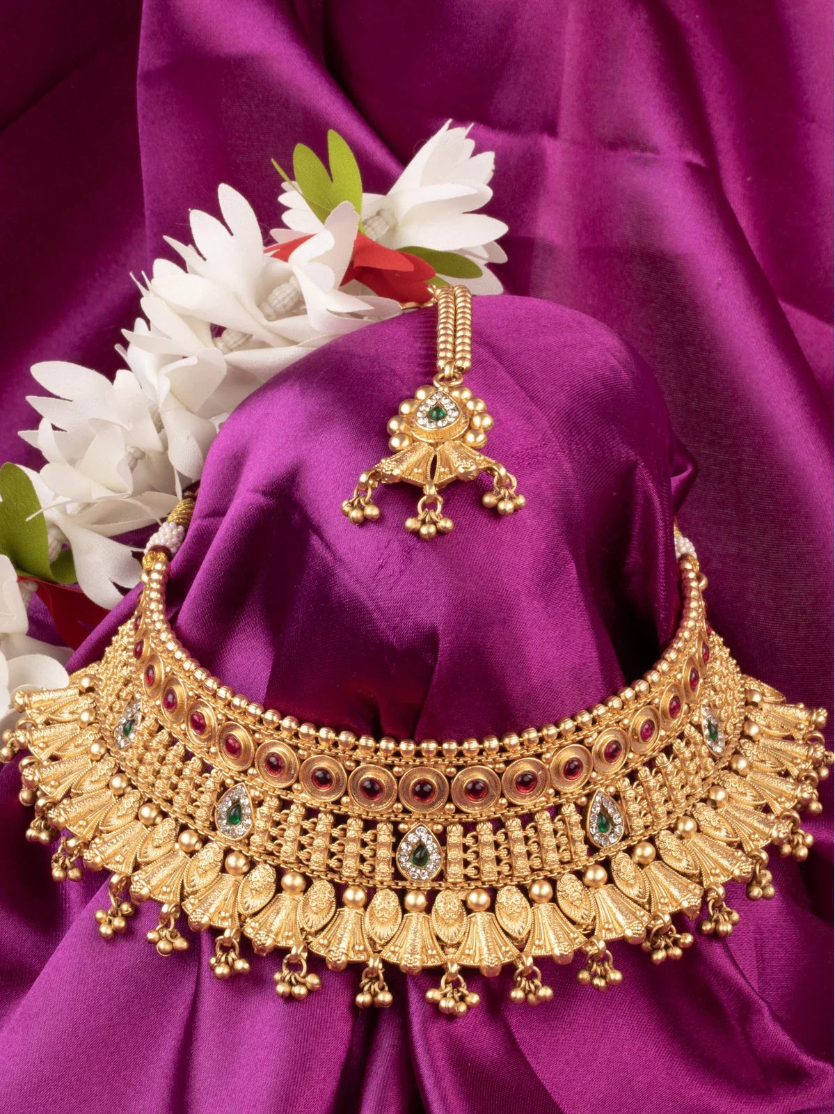 Tarani gold plated choker set closeup-view with detailed stone work and antique finish