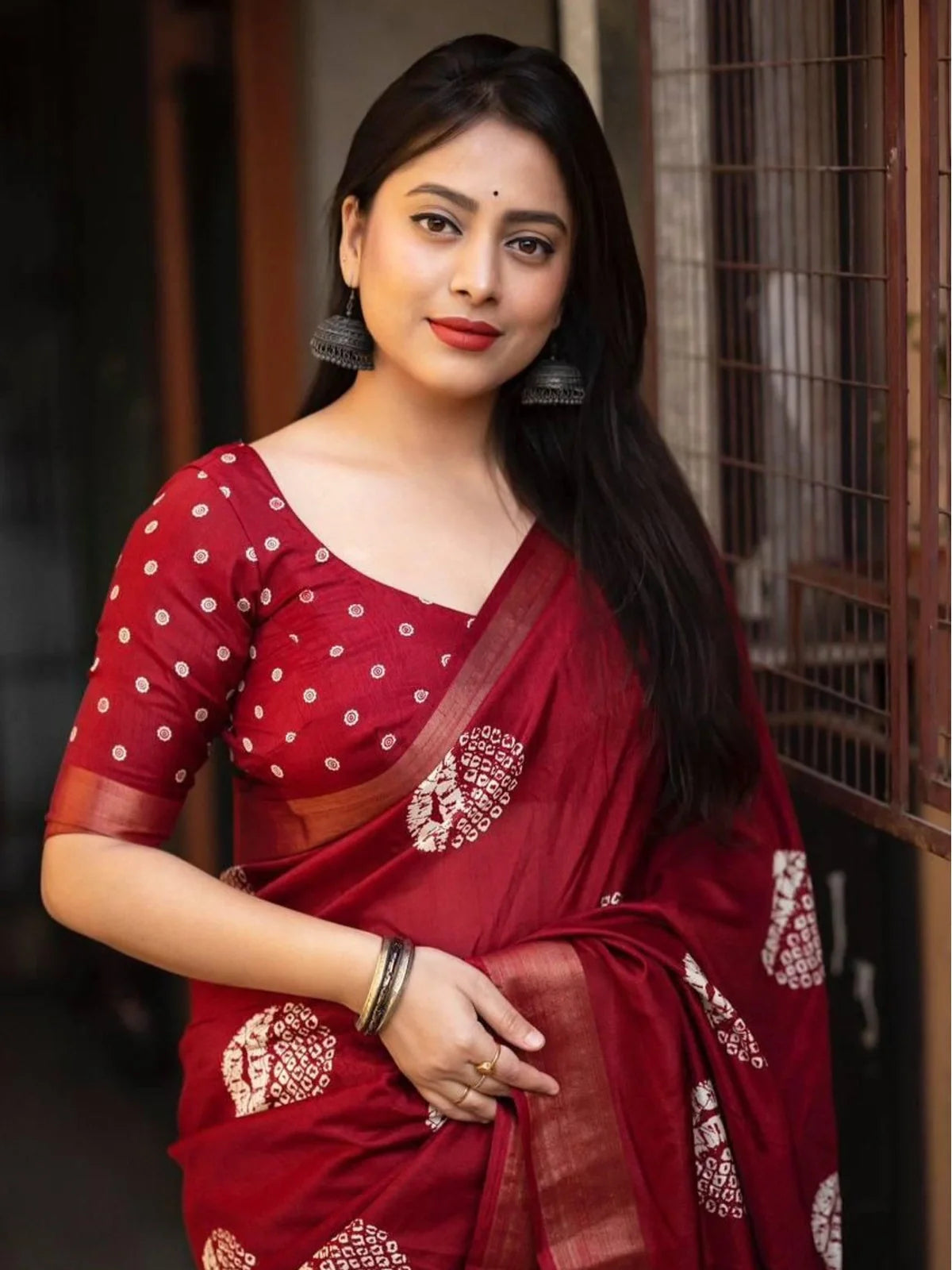 Tarani maroon cotton crape saree upper body view showing intricate batik design and blouse