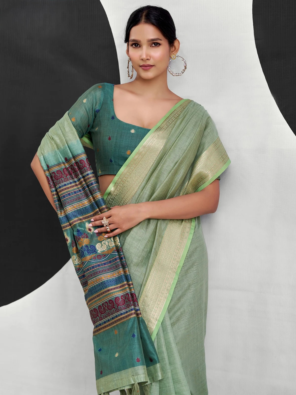 Tarani green Cotton Modal saree upper body view showing blouse and zari border