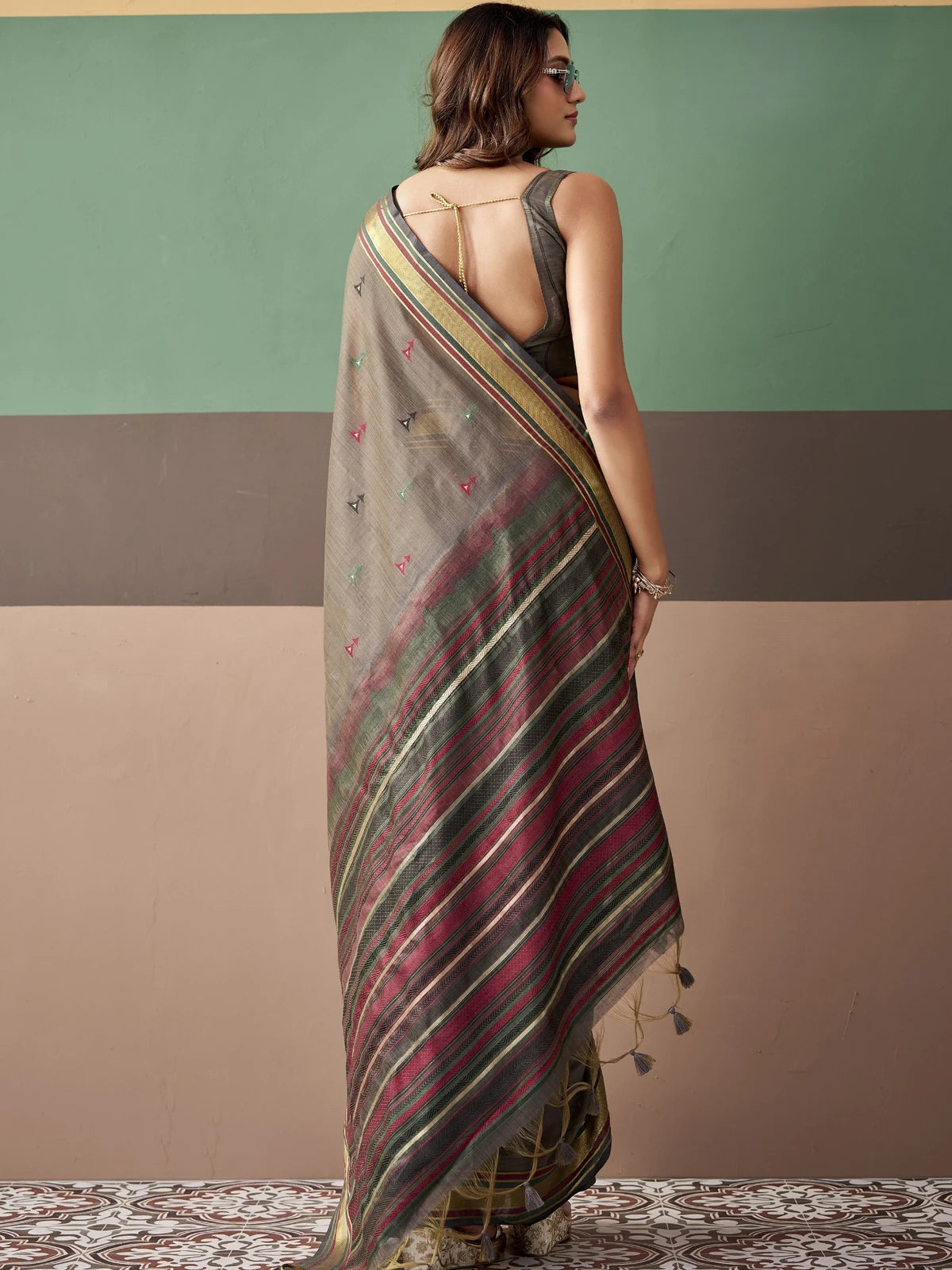 Tarani premium grey cotton weaving saree back view with woven border and unstitched blouse