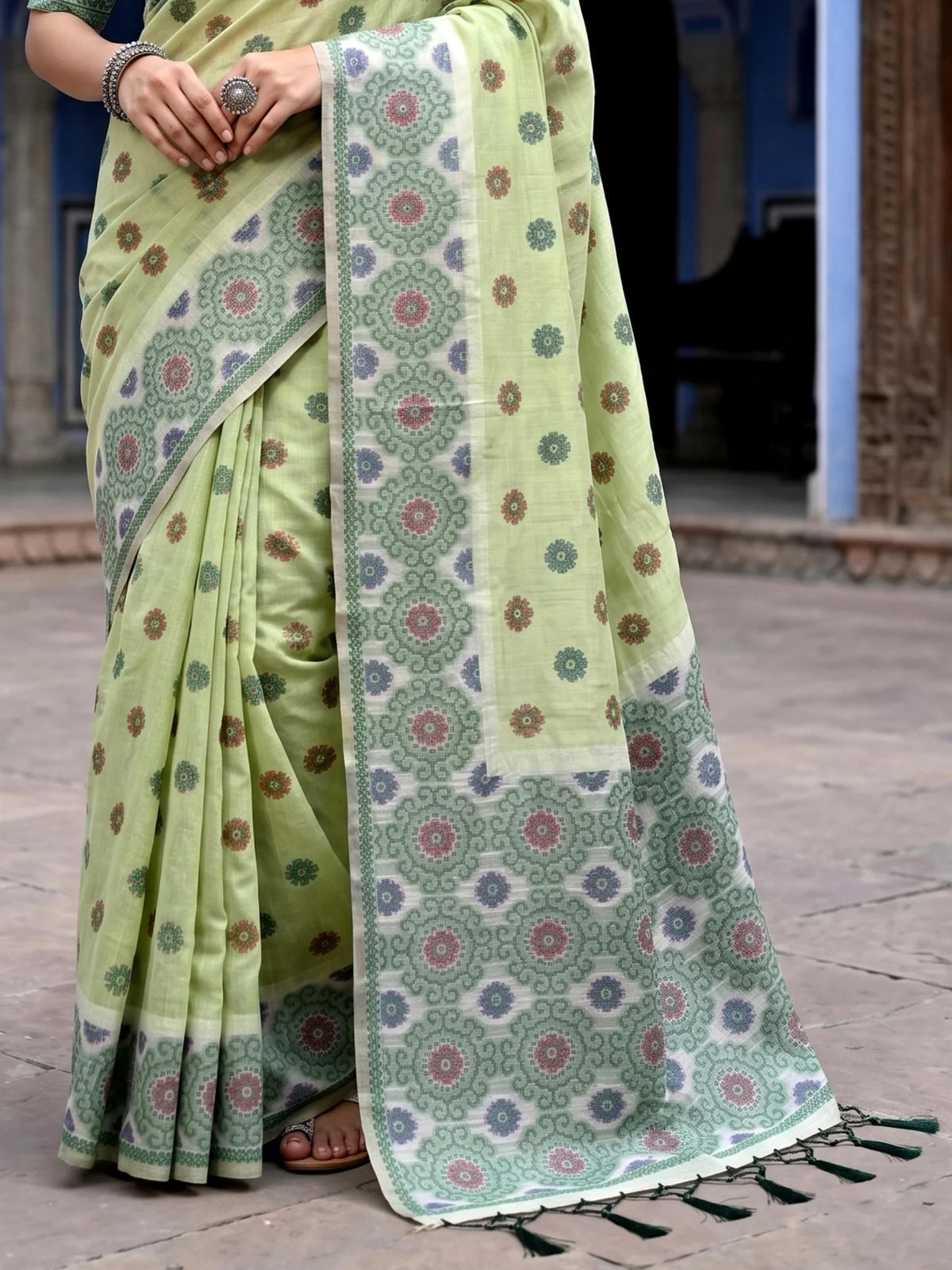 Tarani light green cotton printed saree with blouse piece closeup view Gopika