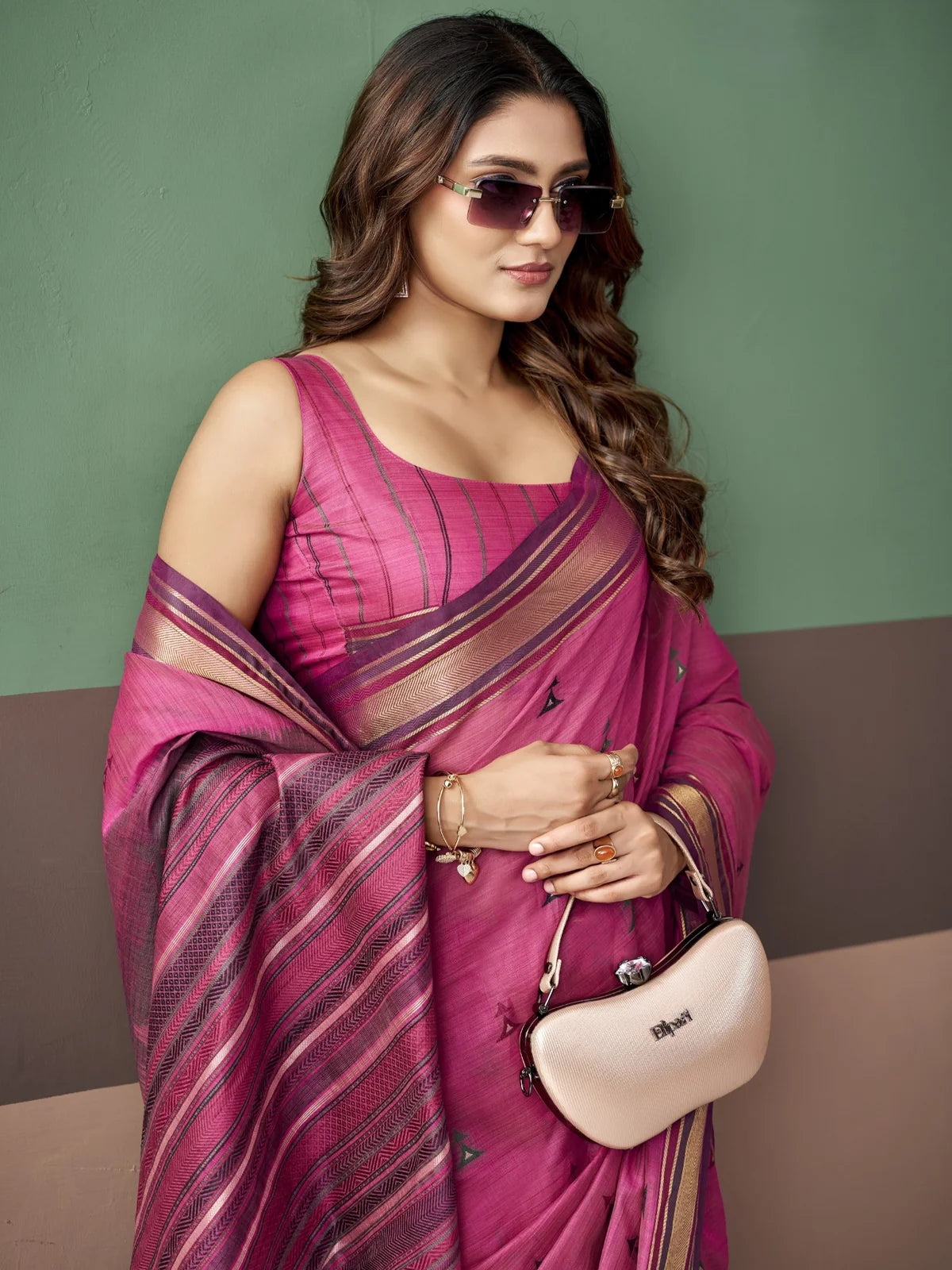 Tarani premium cotton weaving saree upper body view highlighting blouse and border