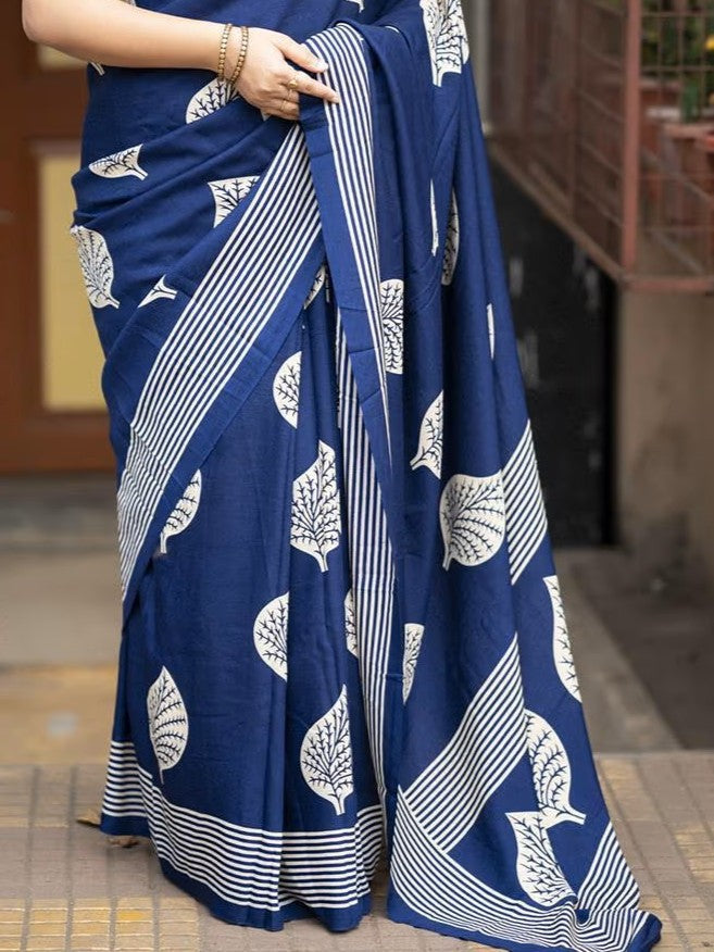 Tarani navy blue cotton saree detailed pallu and border view
