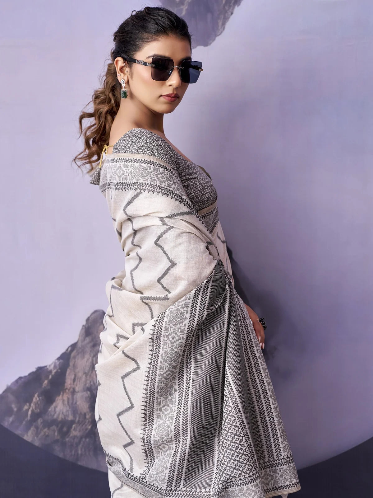Tarani off white Fancy Premium Cotton saree side view showing border detailing