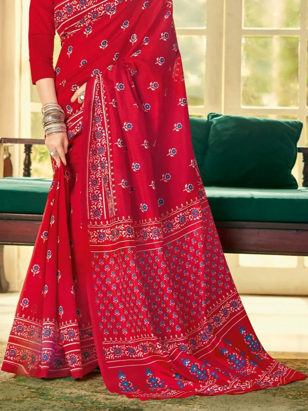 Tarani red cotton silk saree pallu view showing fine craftsmanship and detailed weaving
