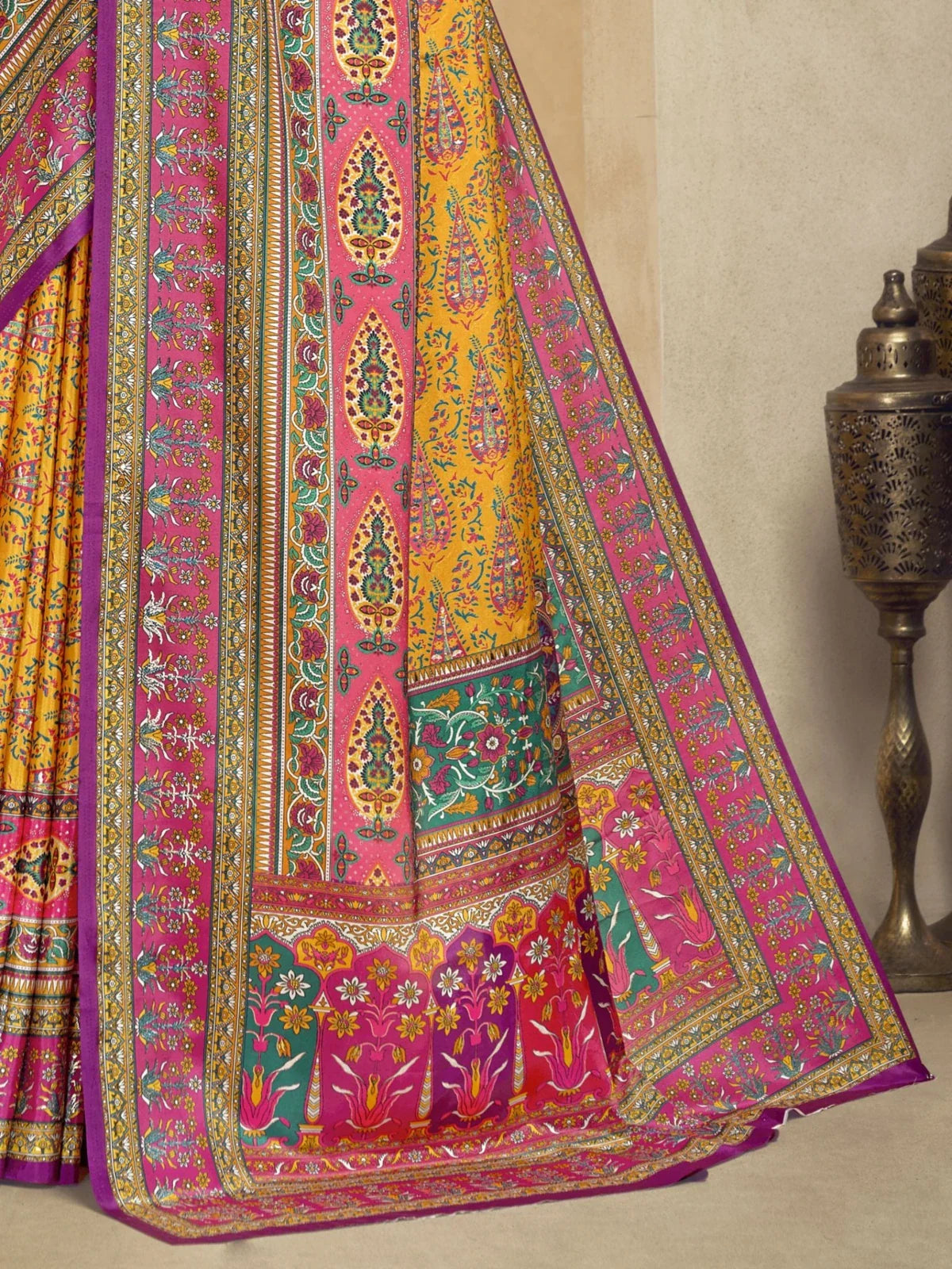 Tarani yellow saree pallu and border in foil and digital print details