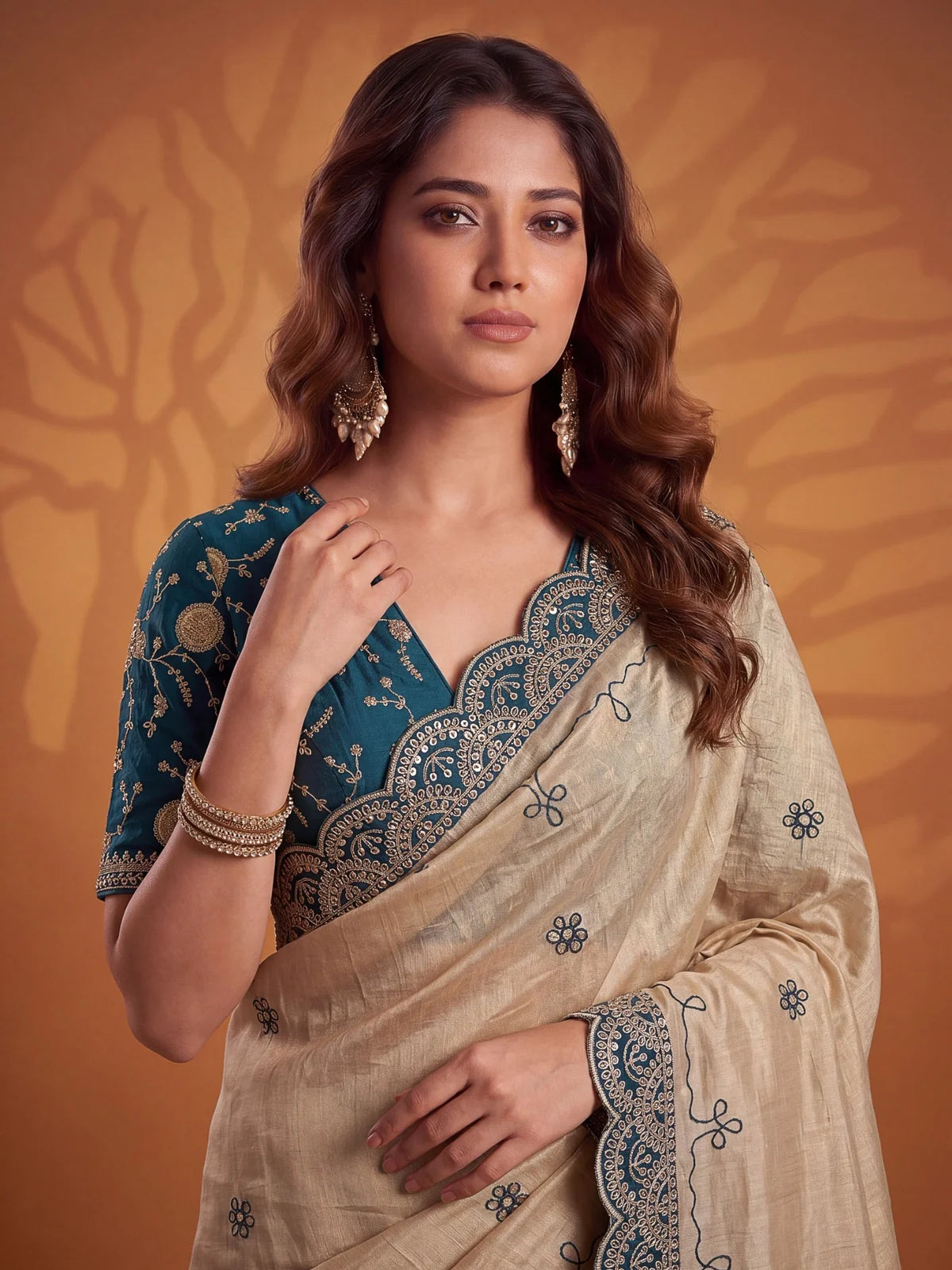 Tarani Devrati beige Erodee Silk saree upper body view with Dori Work border