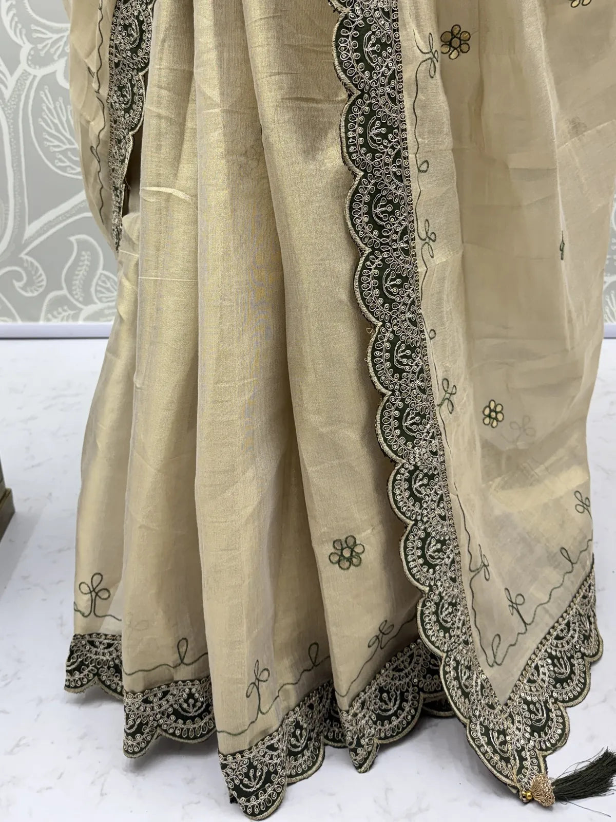 Tarani Jaswandi Erodee silk saree closeup of scalloped border dori and gotta pati work