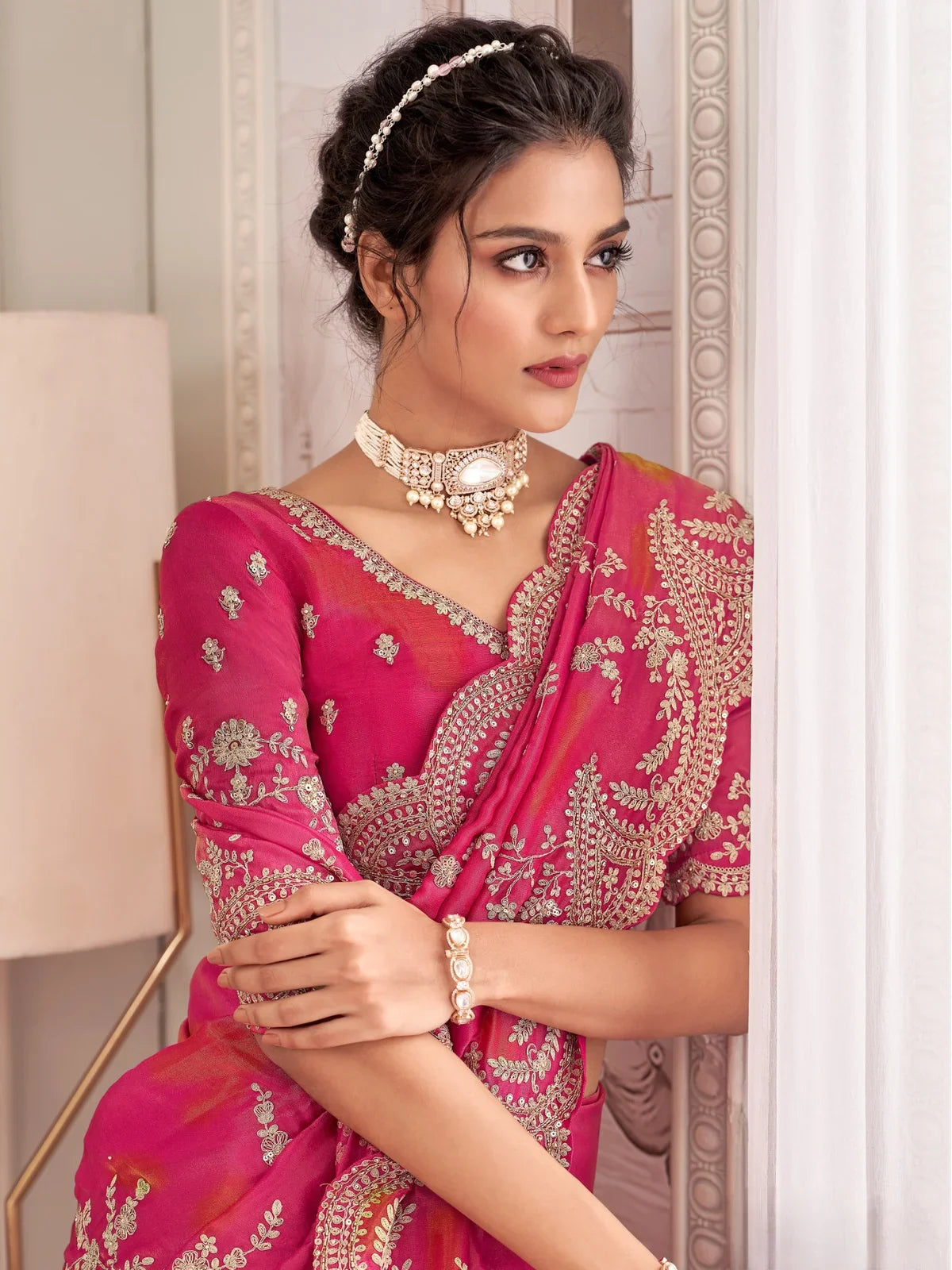 Tarani pink fancy saree upper body pose showcasing neckline and border design