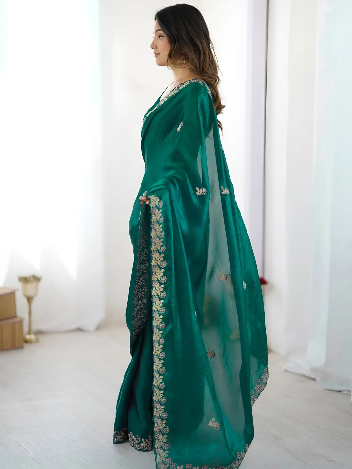 Tarani Aabha green saree pallu view with sequin thread embroidery cutwork border