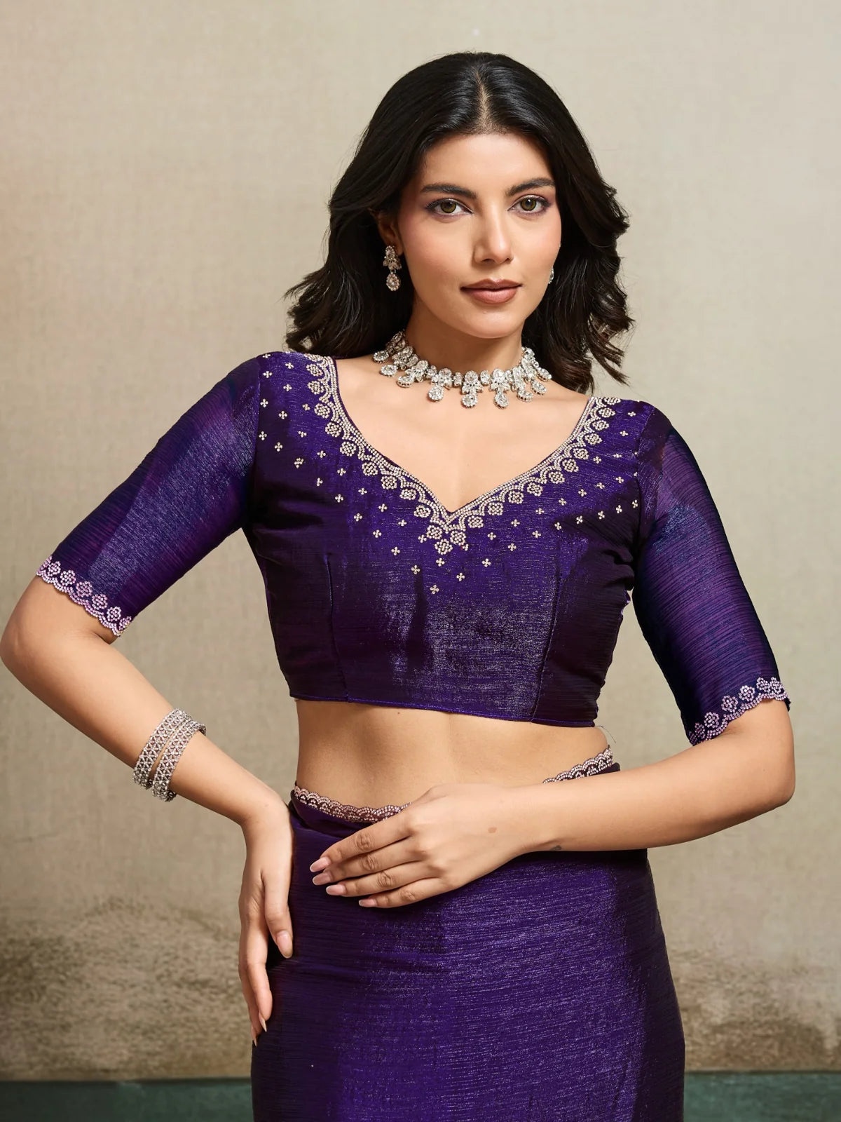 Tarani Mohini purple Fendy Chiffon Blooming saree blouse and neckline upper body view