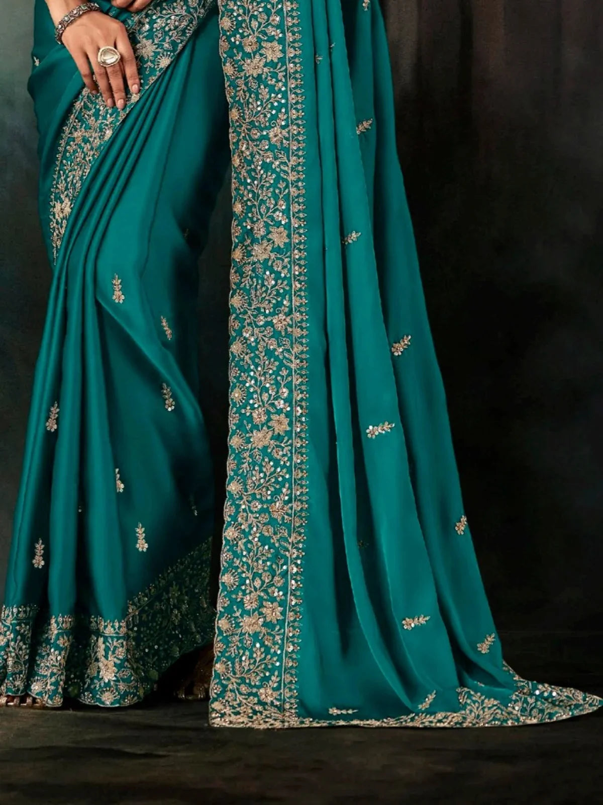 Tarani komalikavati Green Georgette saree close up view for festive party and wedding wear