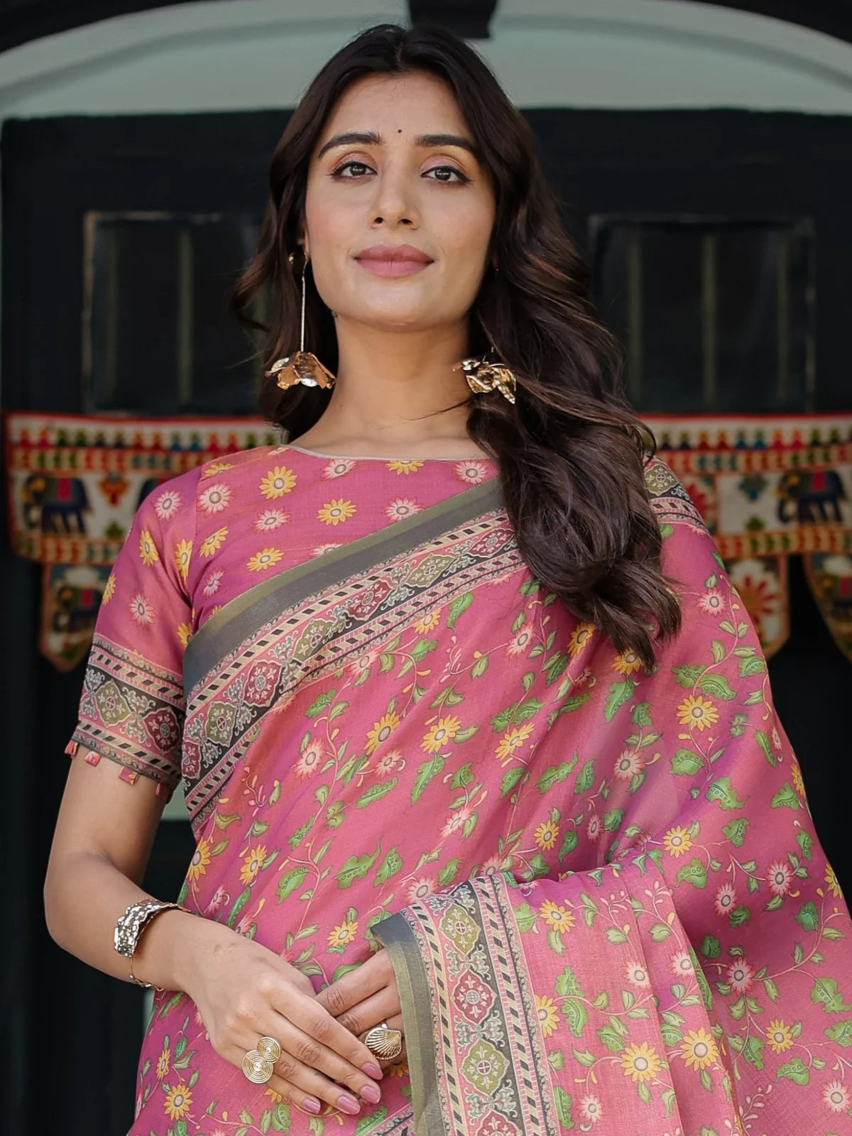 Tarani Kalashri pink handloom saree upper body view with floral design