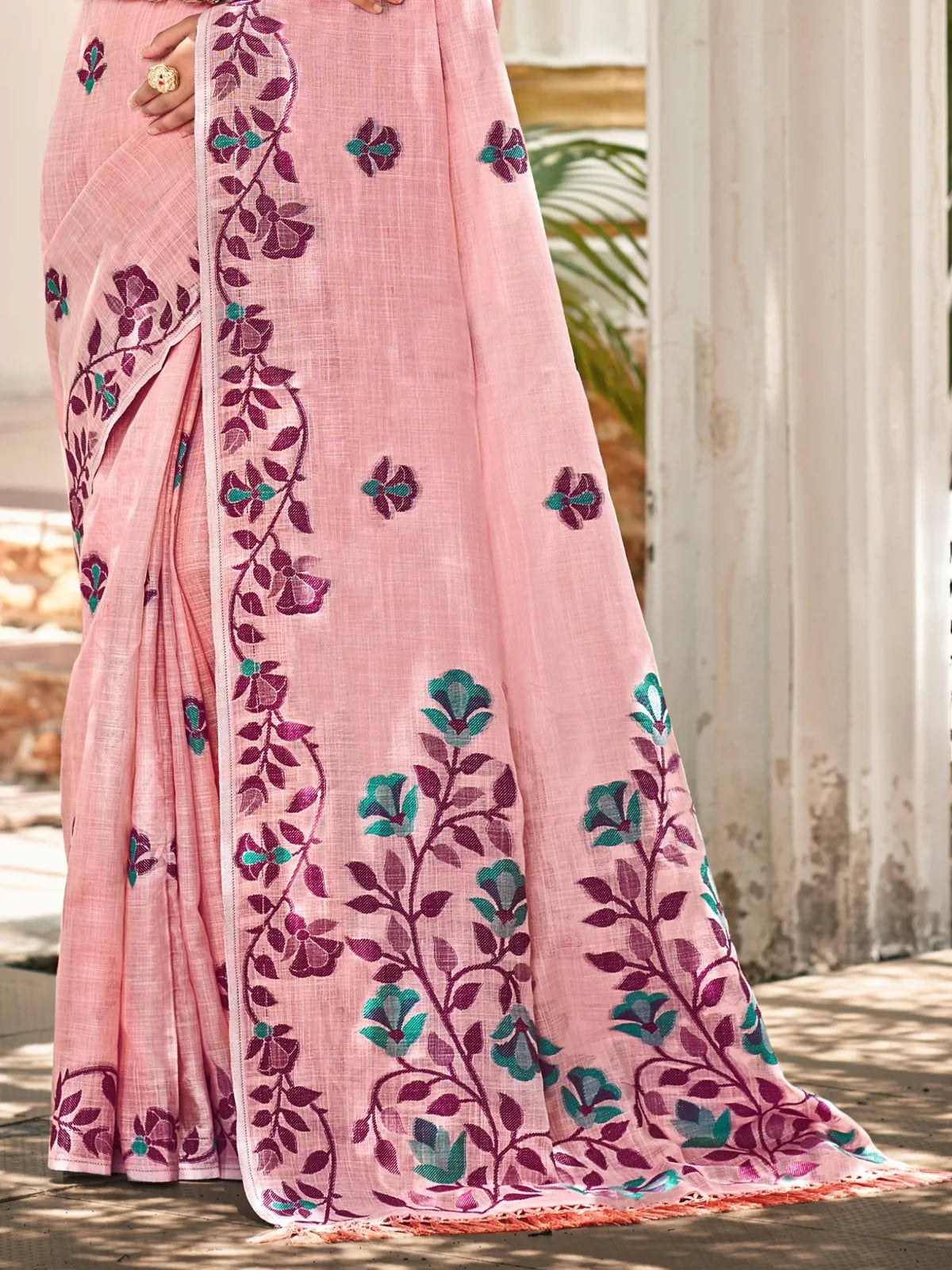 Tarani light pink Lilen saree pallu close-up view highlighting floral embroidery and border details