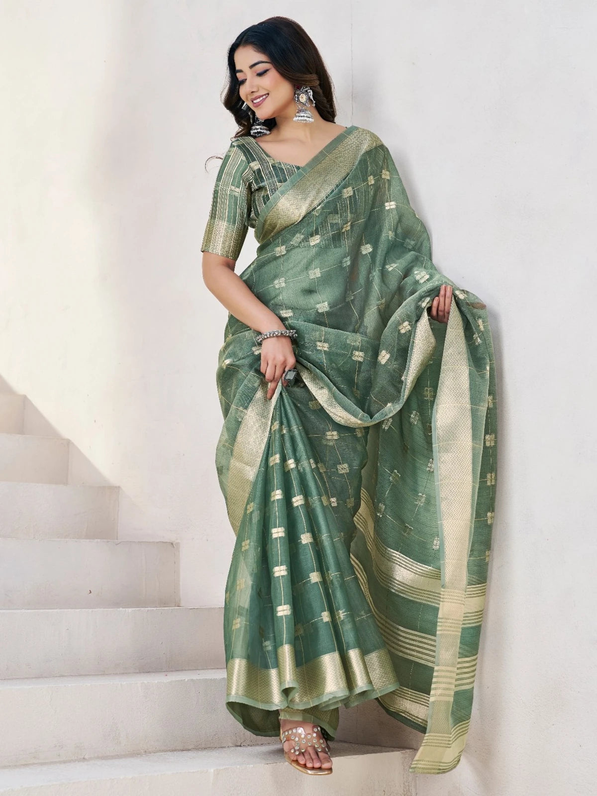 Tarani green zari work saree pallu and border view Aashlesha