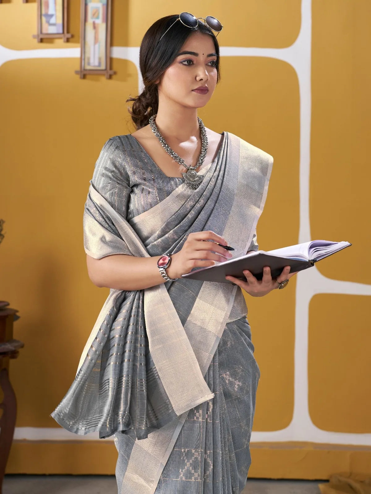 Tarani grey soft linan cotton silk saree pallu and border detail view Ranjika