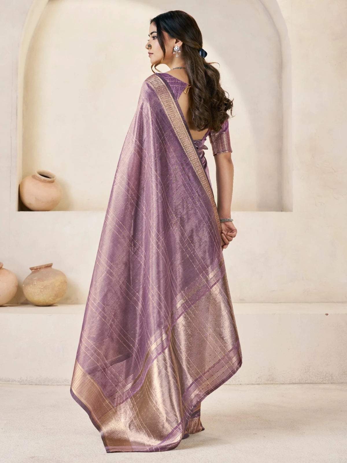 Tarani Sakshita lavender soft linan cotton silk saree back view with flowing pallu