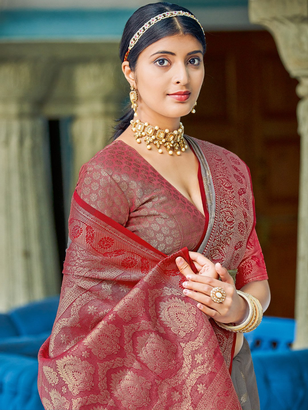 Tarani linen cotton saree upper body view with elegant blouse and festive jewellery