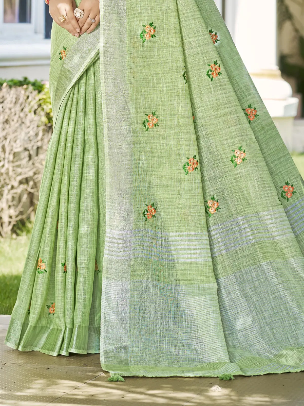 Tarani green linen saree pallu view highlighting delicate embroidery and woven detailing