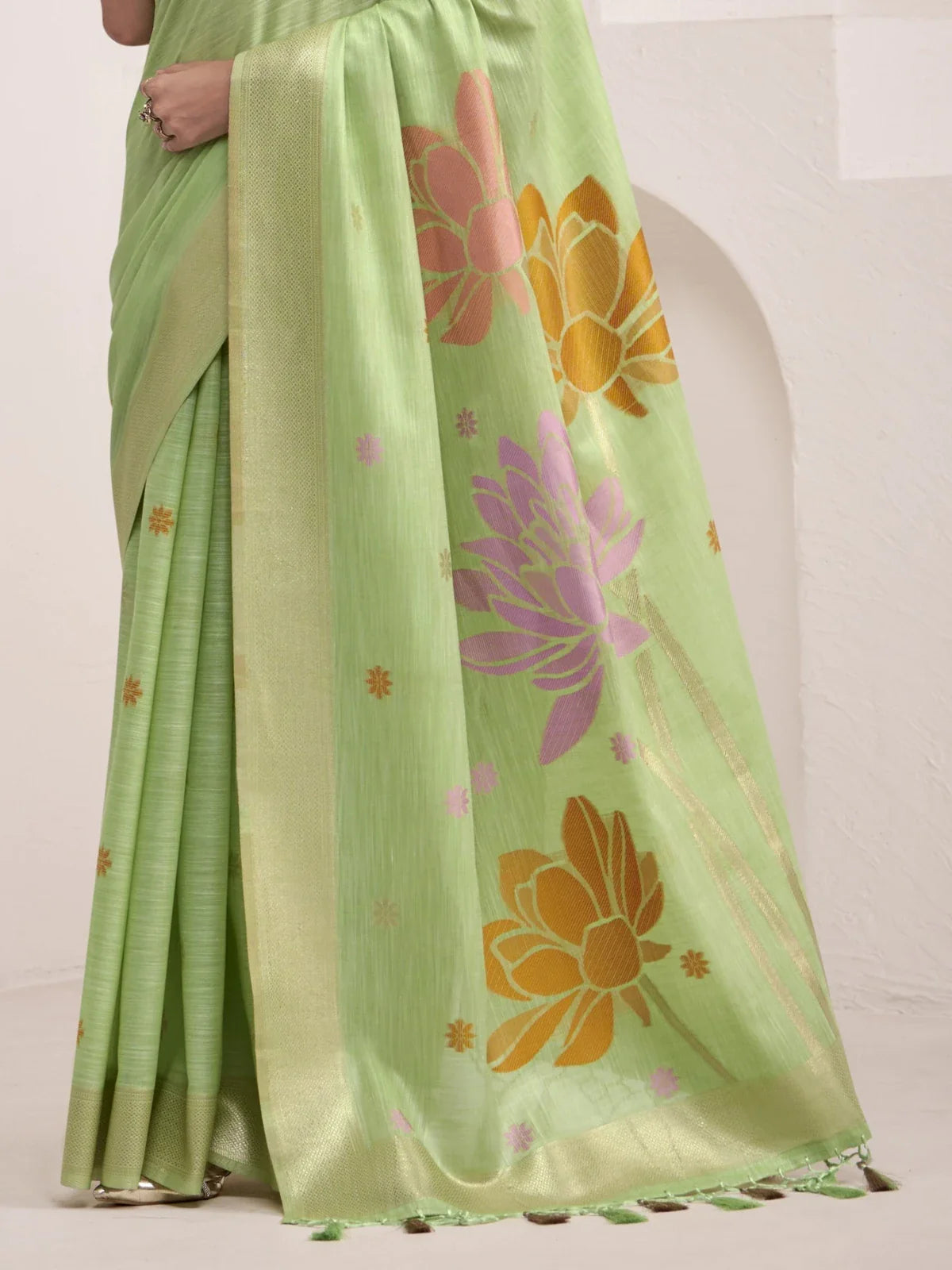 Tarani green linen saree pallu view highlighting jacquard lotus motifs and intricate detailing