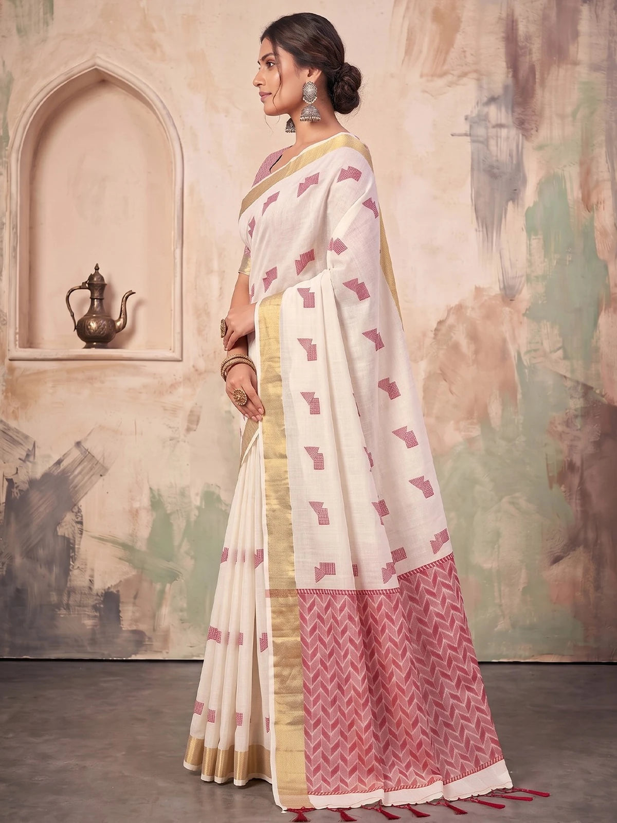 Tarani off white linen cotton saree elegant side view with woven pallu
