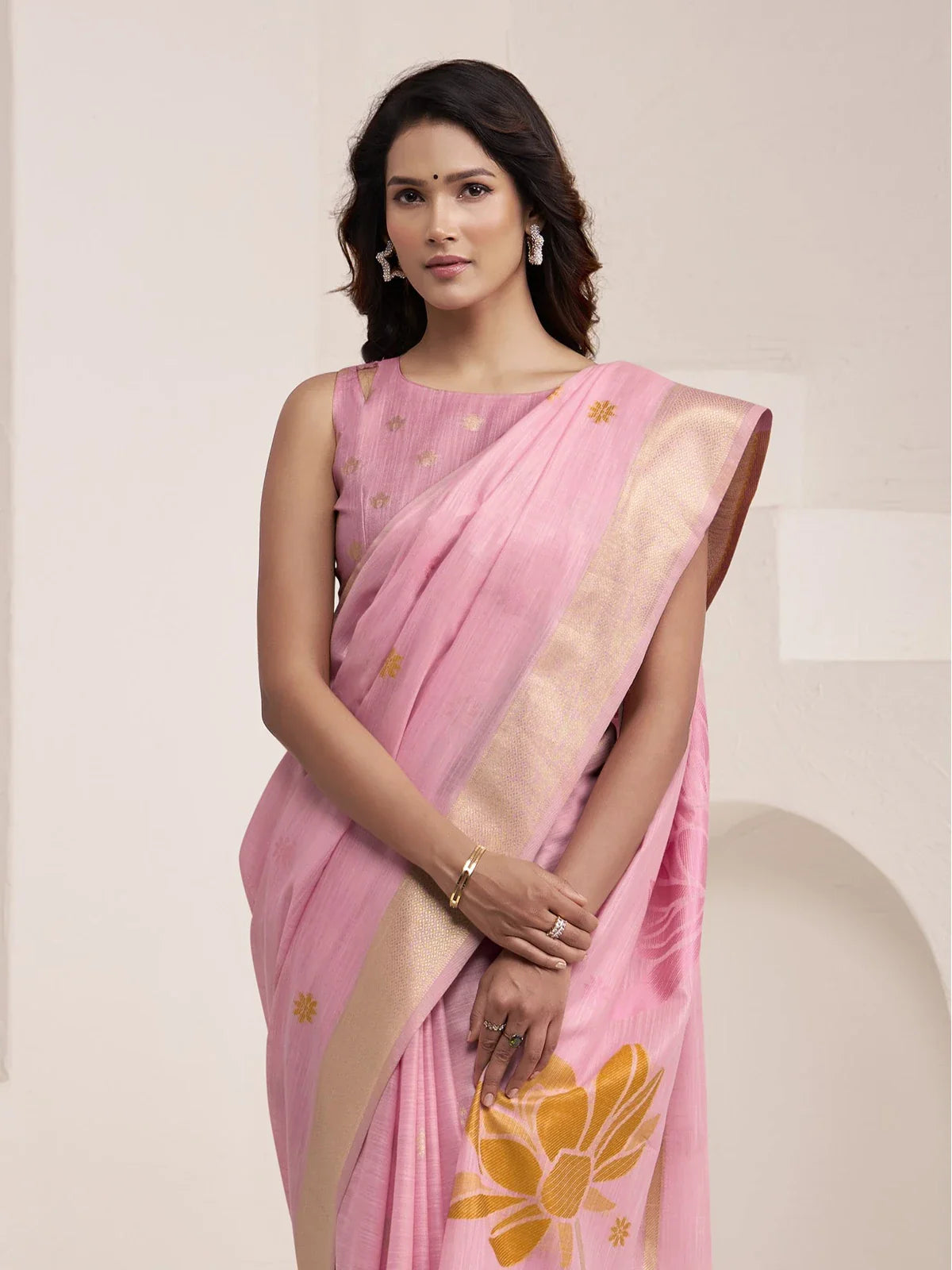 Tarani pink linen saree upper body closeup with zari border and subtle floral butti design