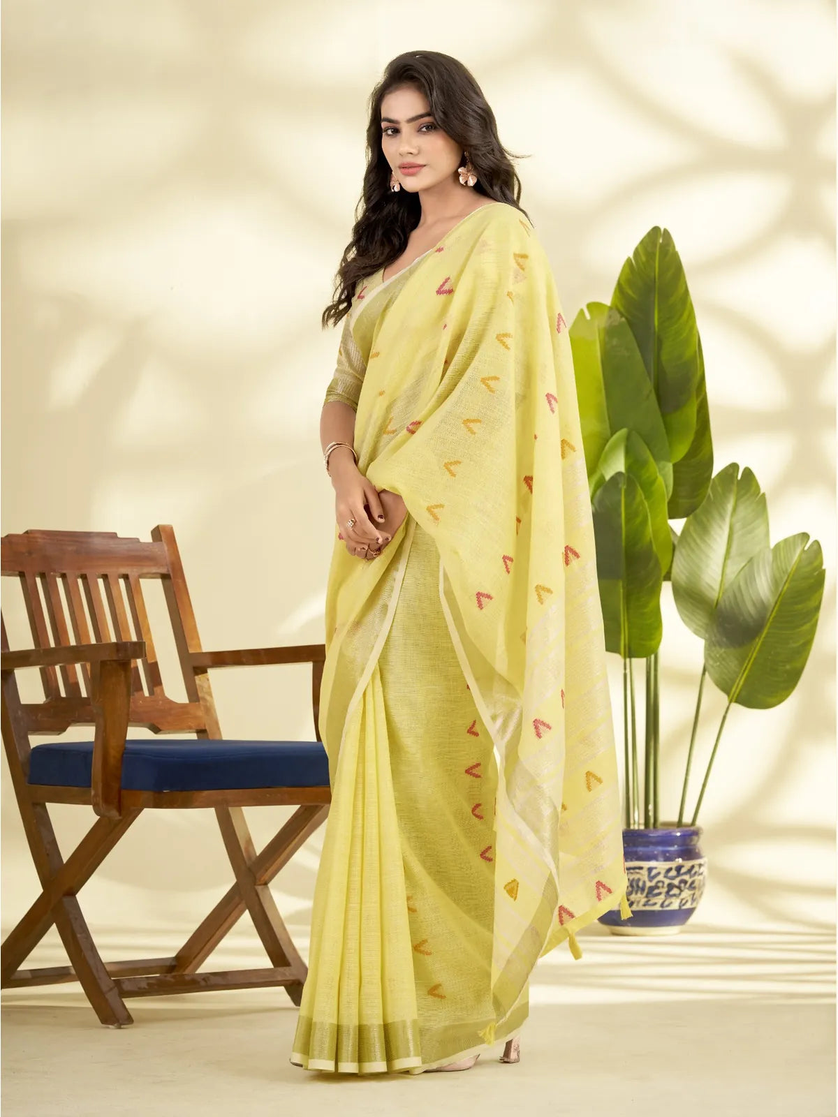 Tarani premium linen silk yellow saree upper body closeup with zari pallu and elbow sleeve blouse