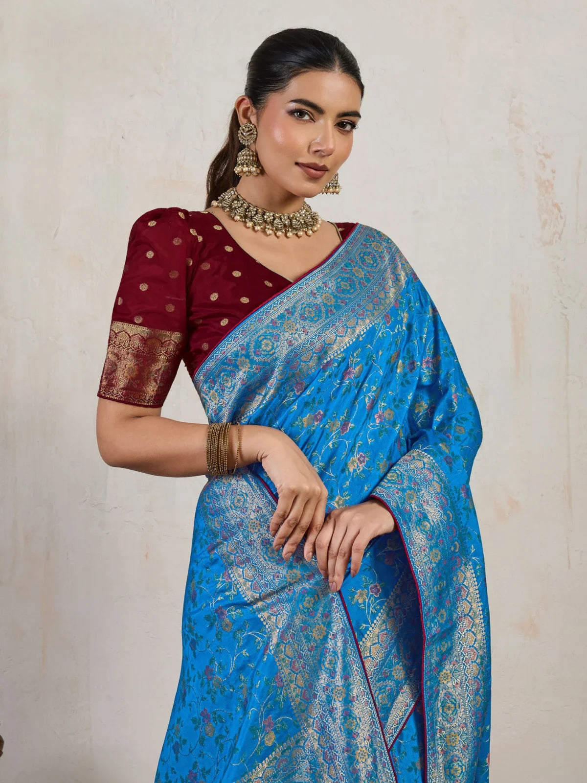 Tarani elegant blue Makhmal Soft Silk saree upper body view with contrast blouse