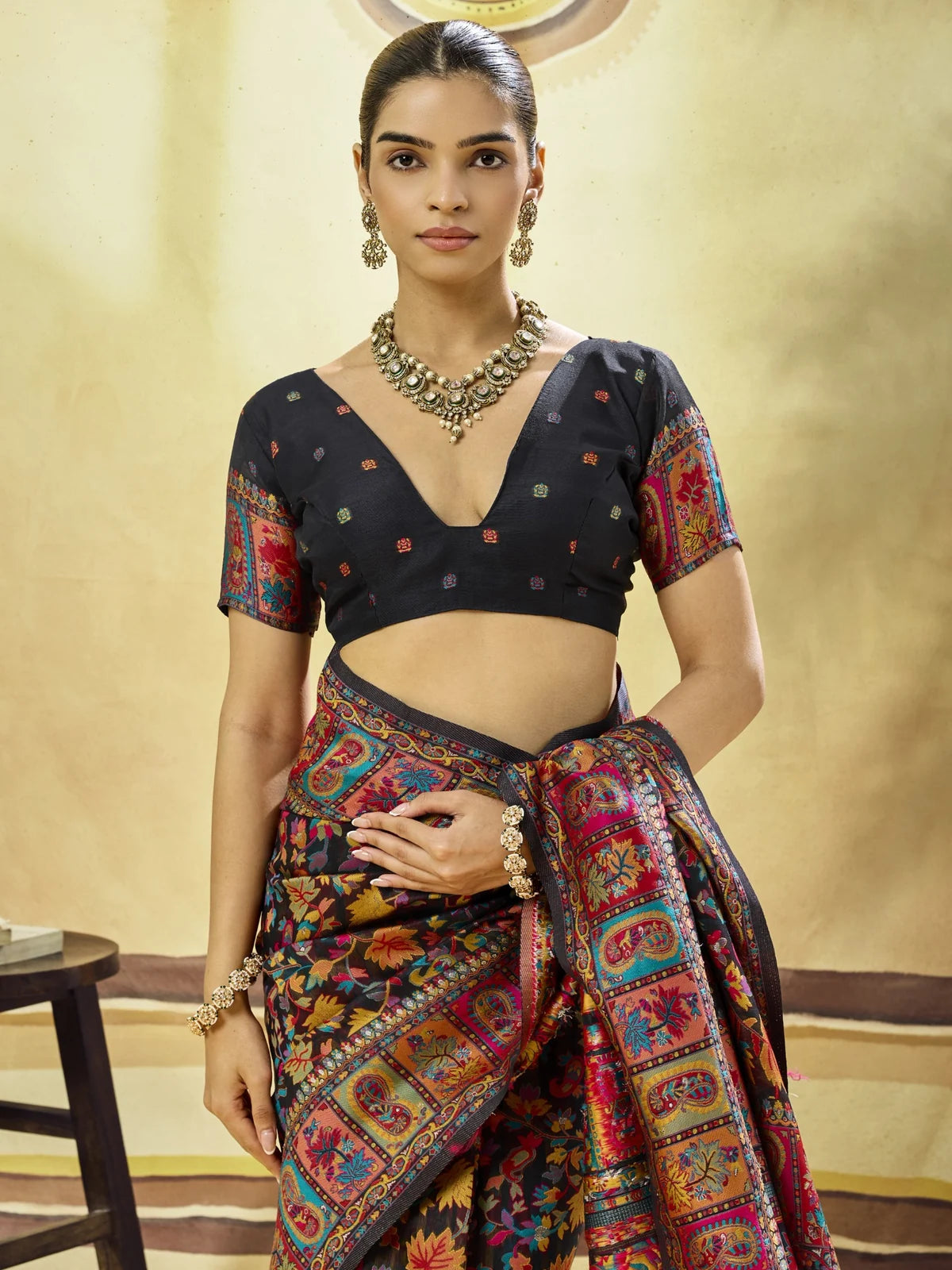Tarani Aakriti black modal cotton Pashmina weaving saree upper body view with matching blouse