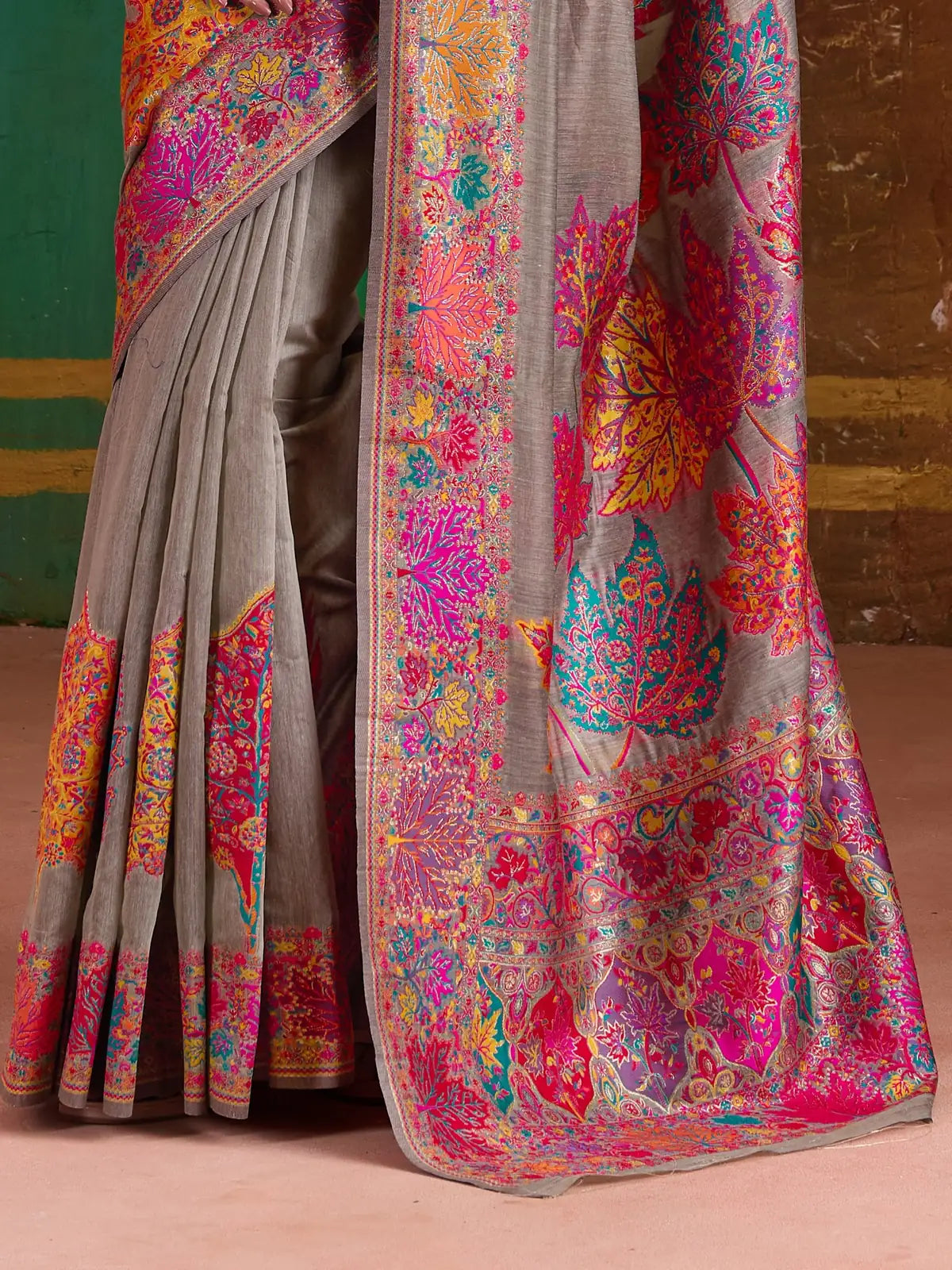 Tarani pashmina saree showing intricate border and pleats in zoom closeup view