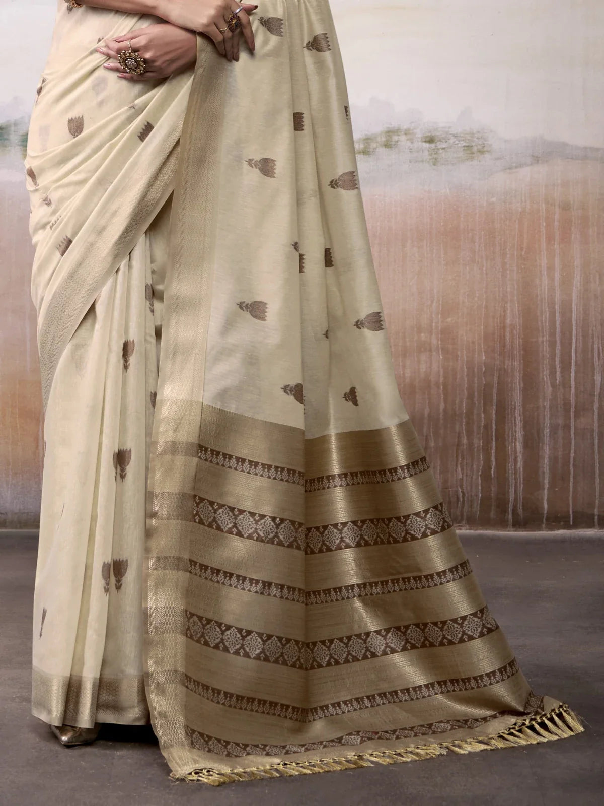 Tarani beige modal cotton saree close pallu and border zari weaving detailing view