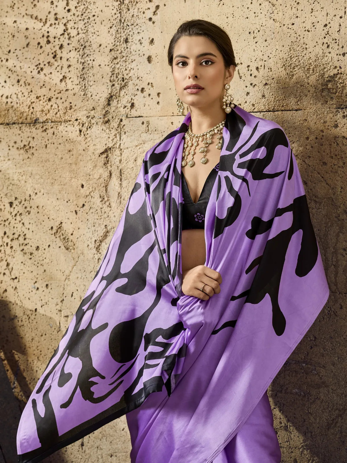 Tarani lavender modal satin Ajrakh print saree pallu view with bold black Ajrakh floral print