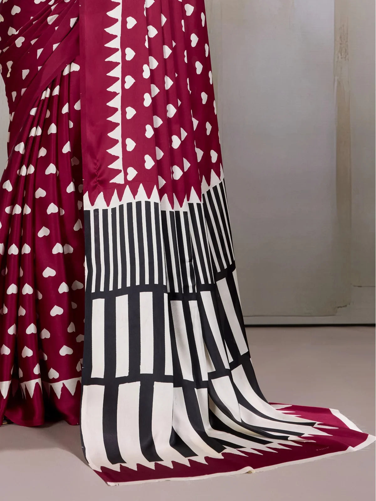 Tarani saree pallu view with black and white geometric stripes and maroon border