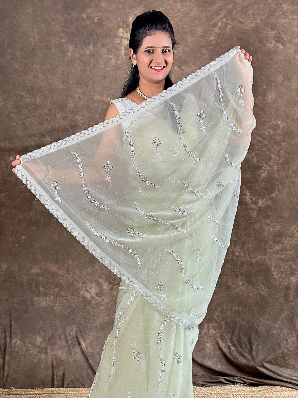 Tarani green silk saree showing pallu and border with shimmering woven details