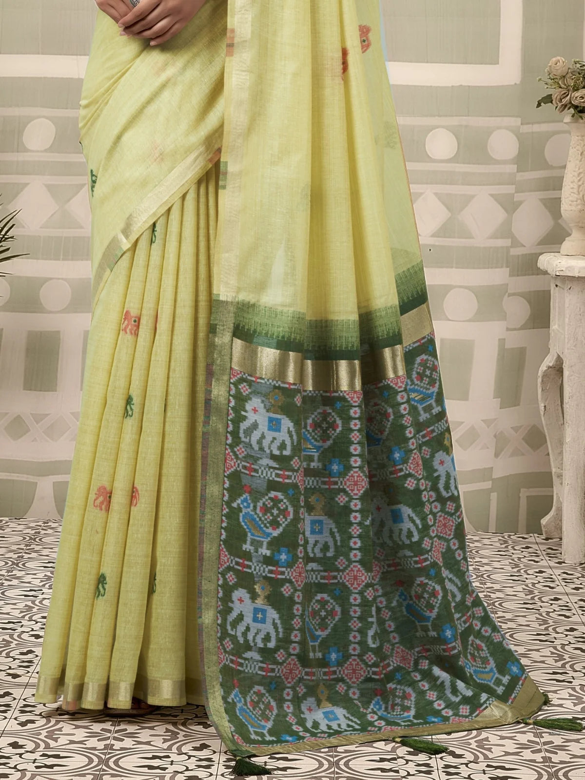 Tarani light green Patola saree pallu close view showing woven traditional motifs