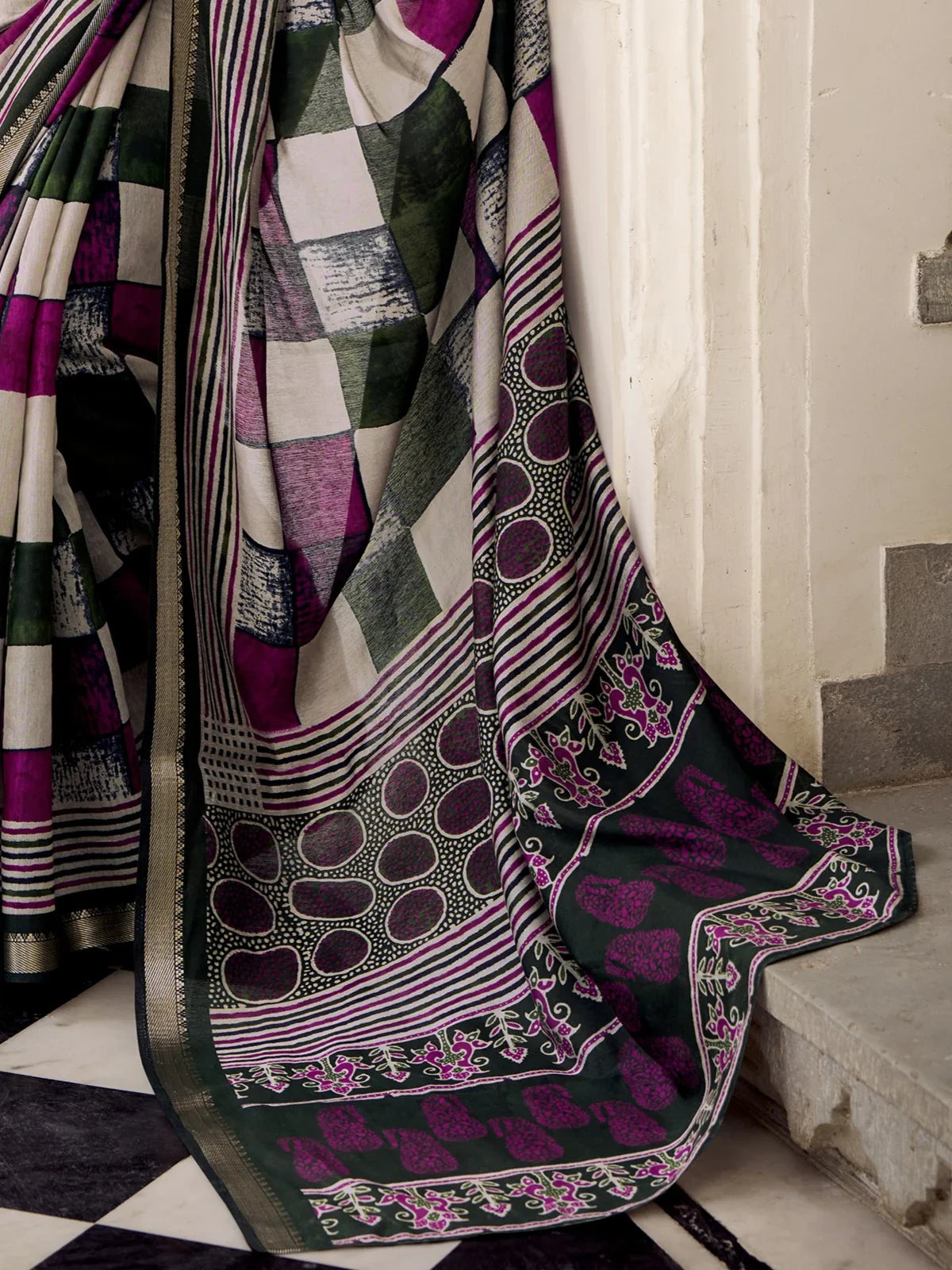 Tarani saumyavitika Green Chanderi saree close up view for festive party and wedding wear