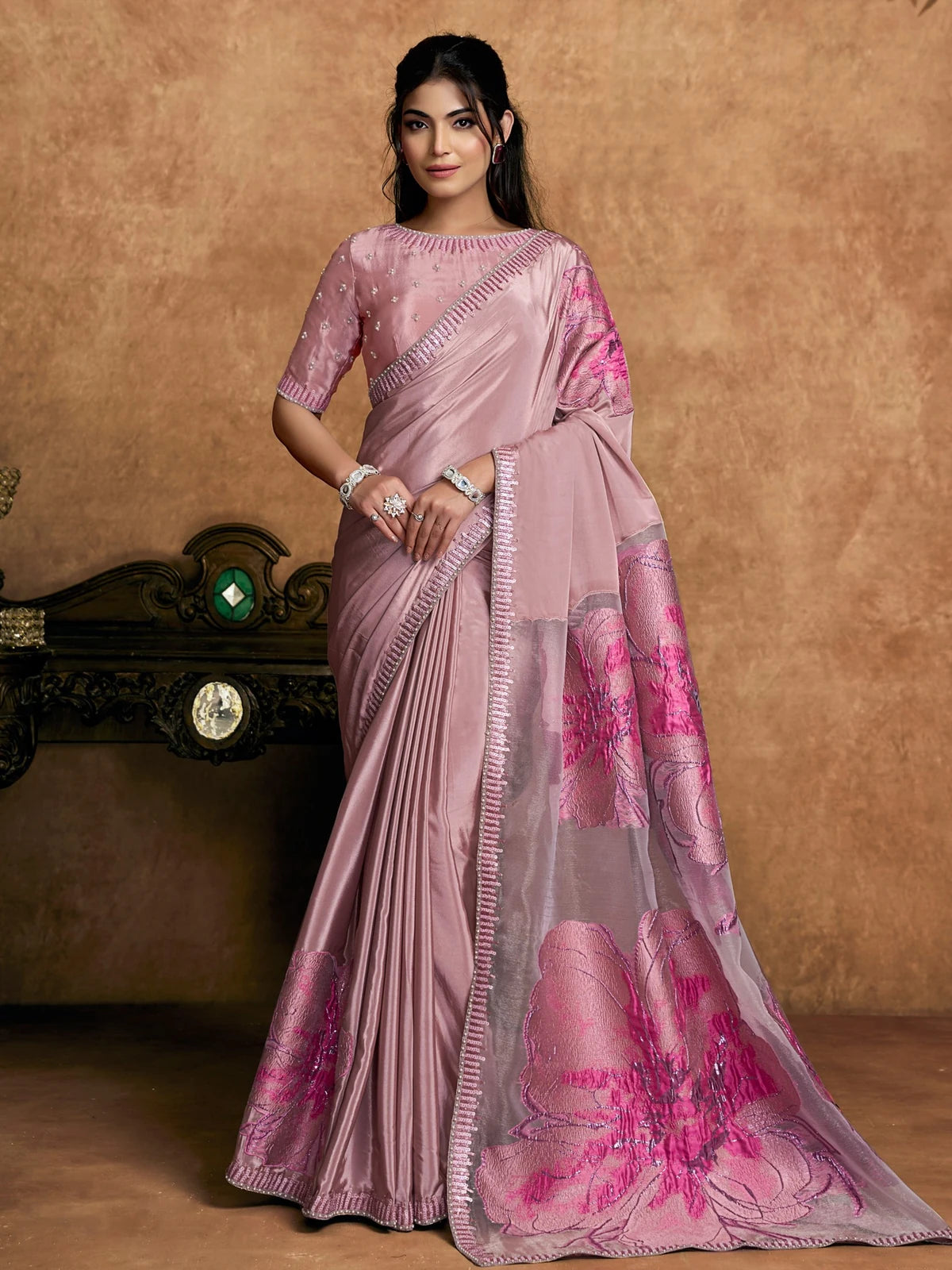 Tarani Shirina dusty pink pure crepe saree full view with floral jacquard pallu and sequin pearl blouse